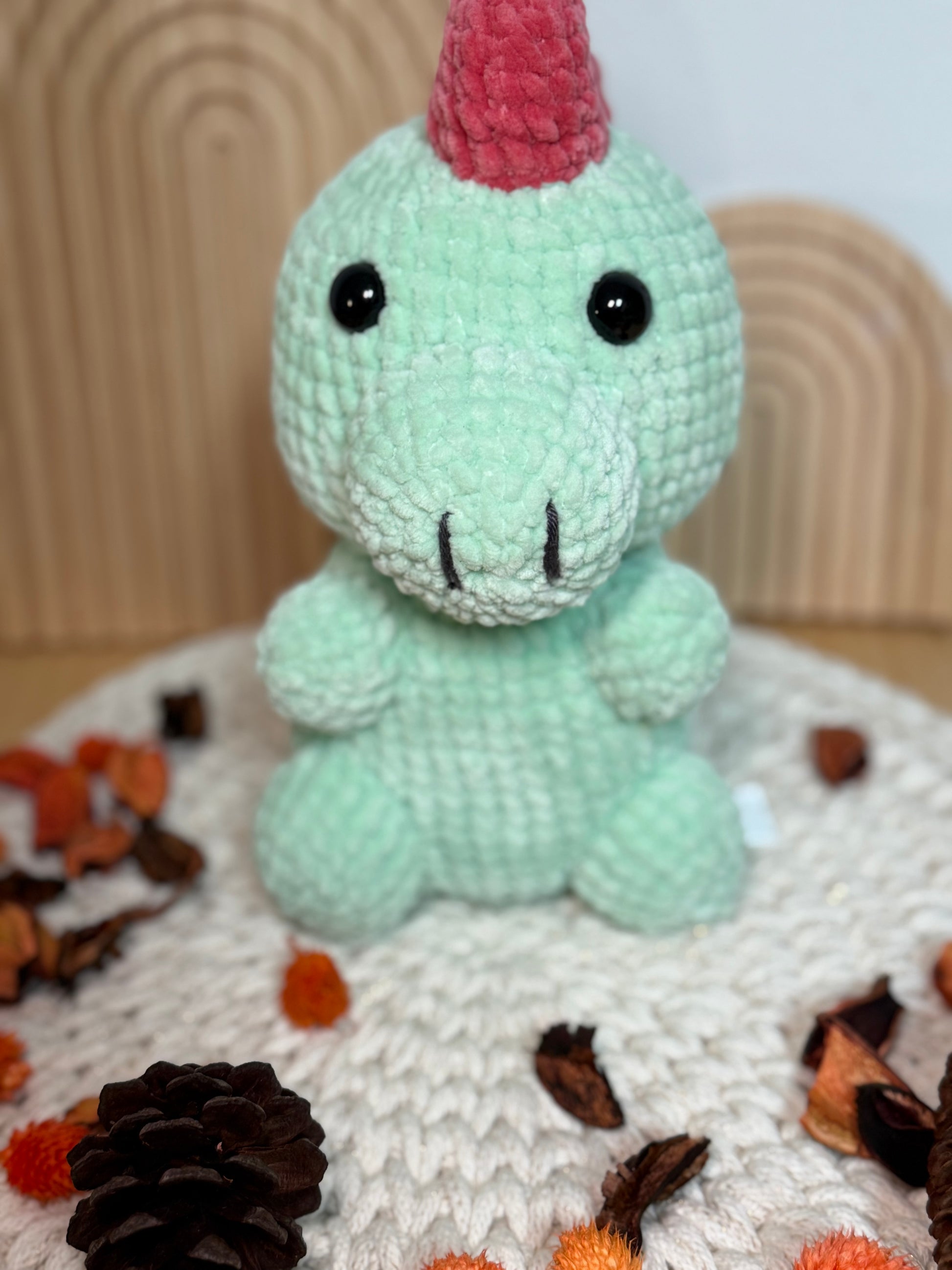 Amigurumi Dino „Grisu“ | Handgemacht aus Chenille-Wolle | Zertifiziert