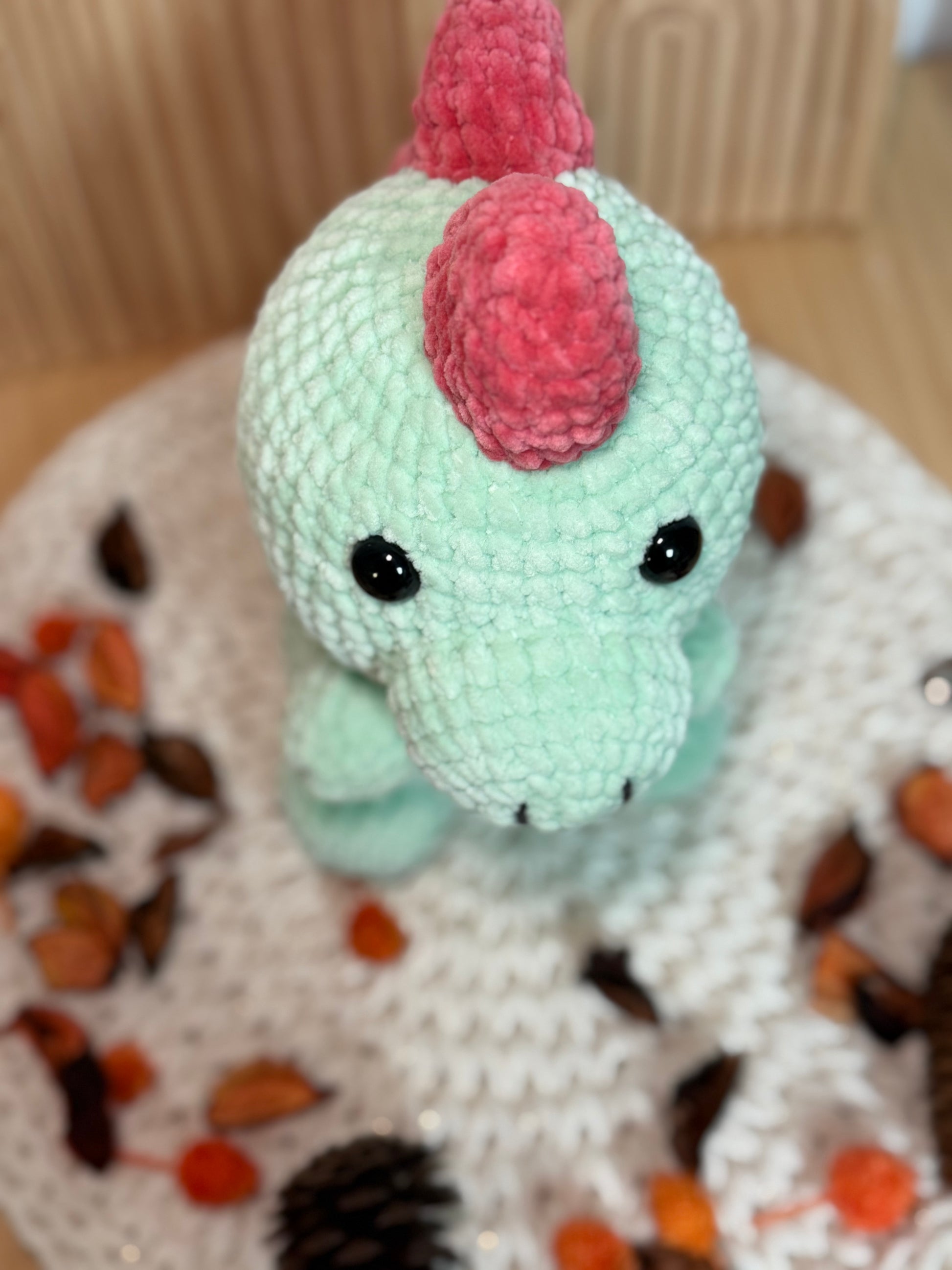 Amigurumi Dino „Grisu“ | Handgemacht aus Chenille-Wolle | Zertifiziert