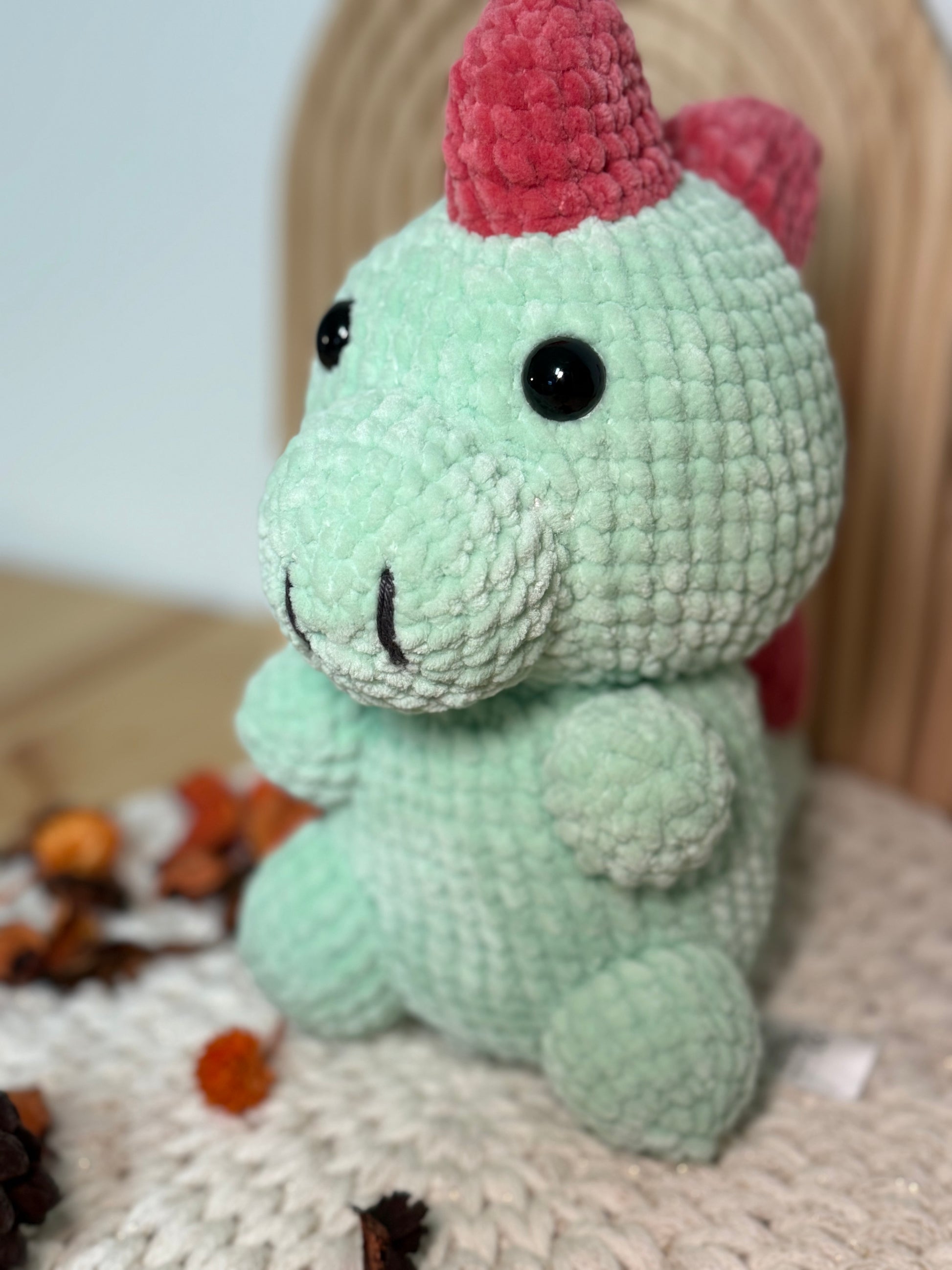 Amigurumi Dino „Grisu“ | Handgemacht aus Chenille-Wolle | Zertifiziert