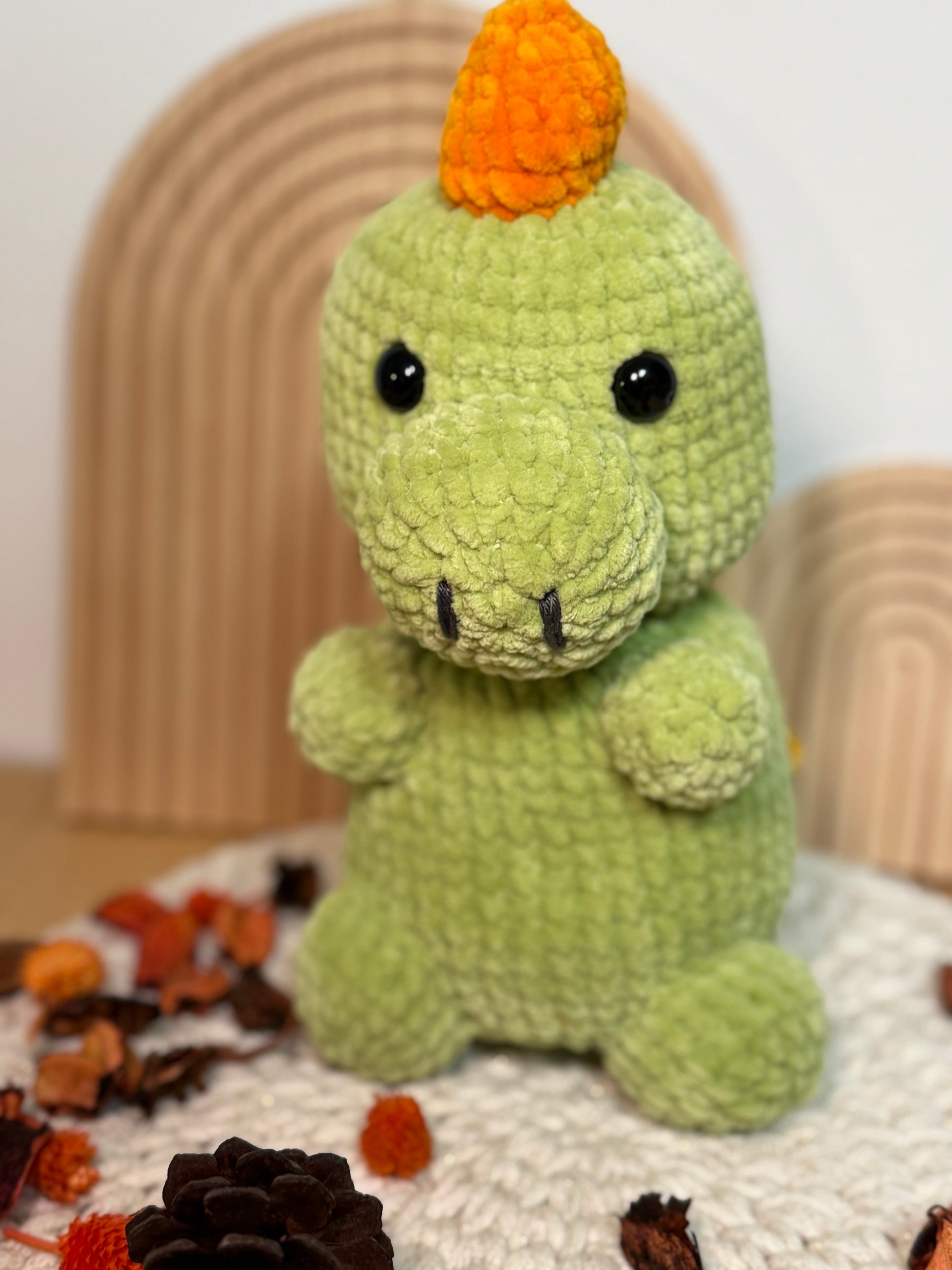 Amigurumi Dino „Grisu“ | Handgemacht aus Chenille-Wolle | Zertifiziert