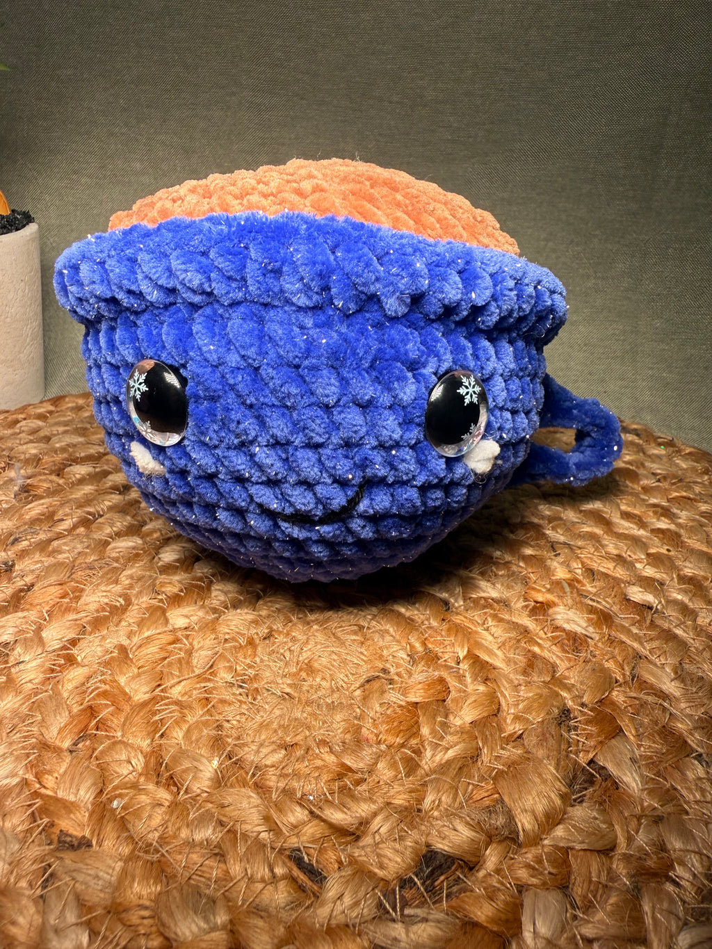 ☕💛 Lotta die Kaffeetasse – handgehäkeltes Amigurumi Kuscheltier