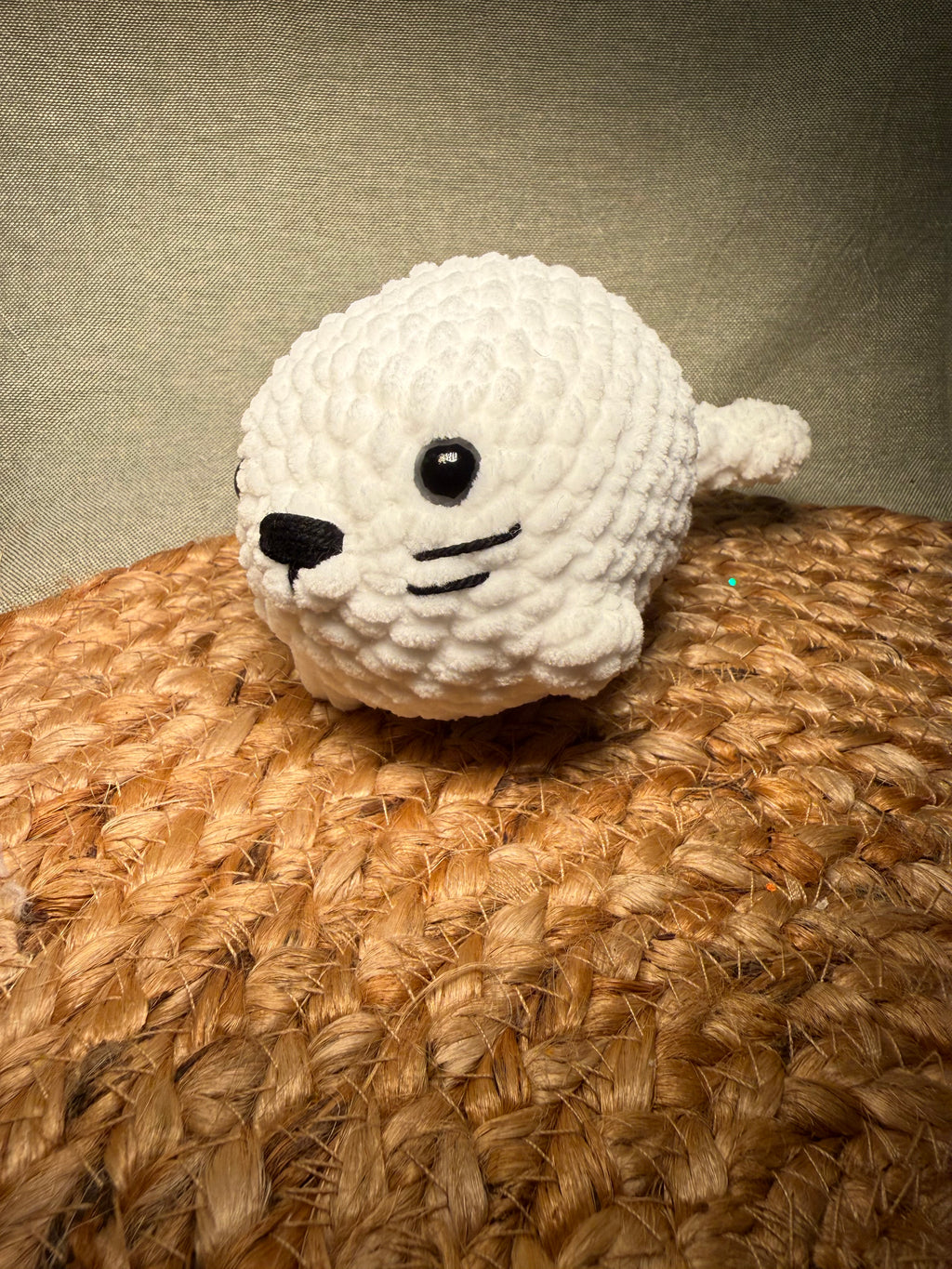 🦭🤍 Nila die Robbe – handgehäkeltes Amigurumi Kuscheltier (ca. 13 cm)