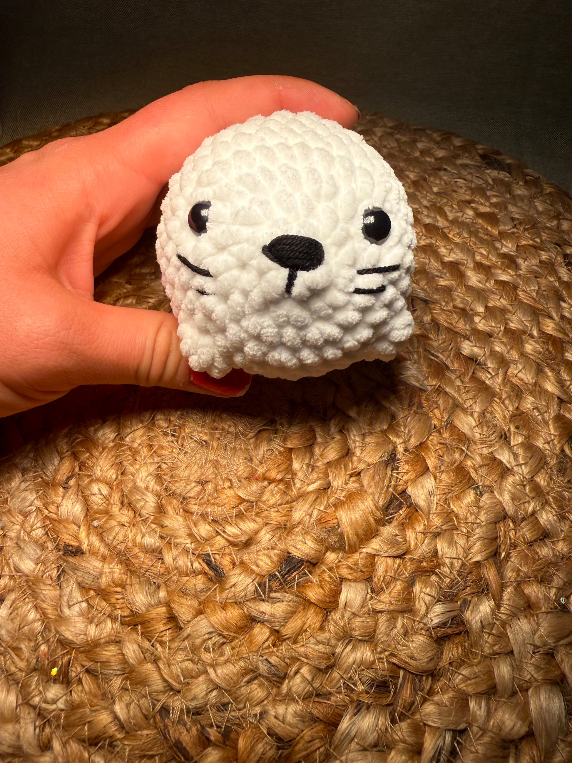 🦭🤍 Nila die Robbe – handgehäkeltes Amigurumi Kuscheltier (ca. 13 cm)