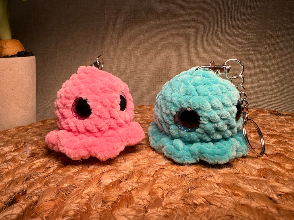 🐙💛 Olli der Oktopus – gehäkelter Amigurumi Schlüsselanhänger