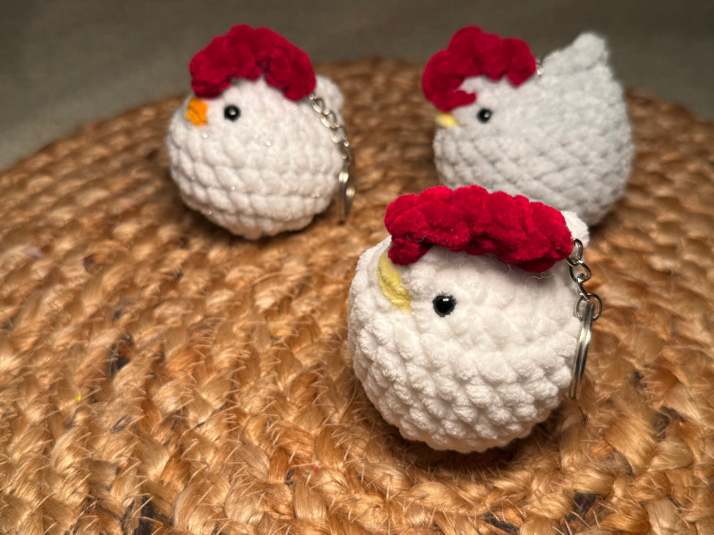 Gehäkelter Huhn Schlüsselanhänger – Handgemachtes Amigurumi Unikat