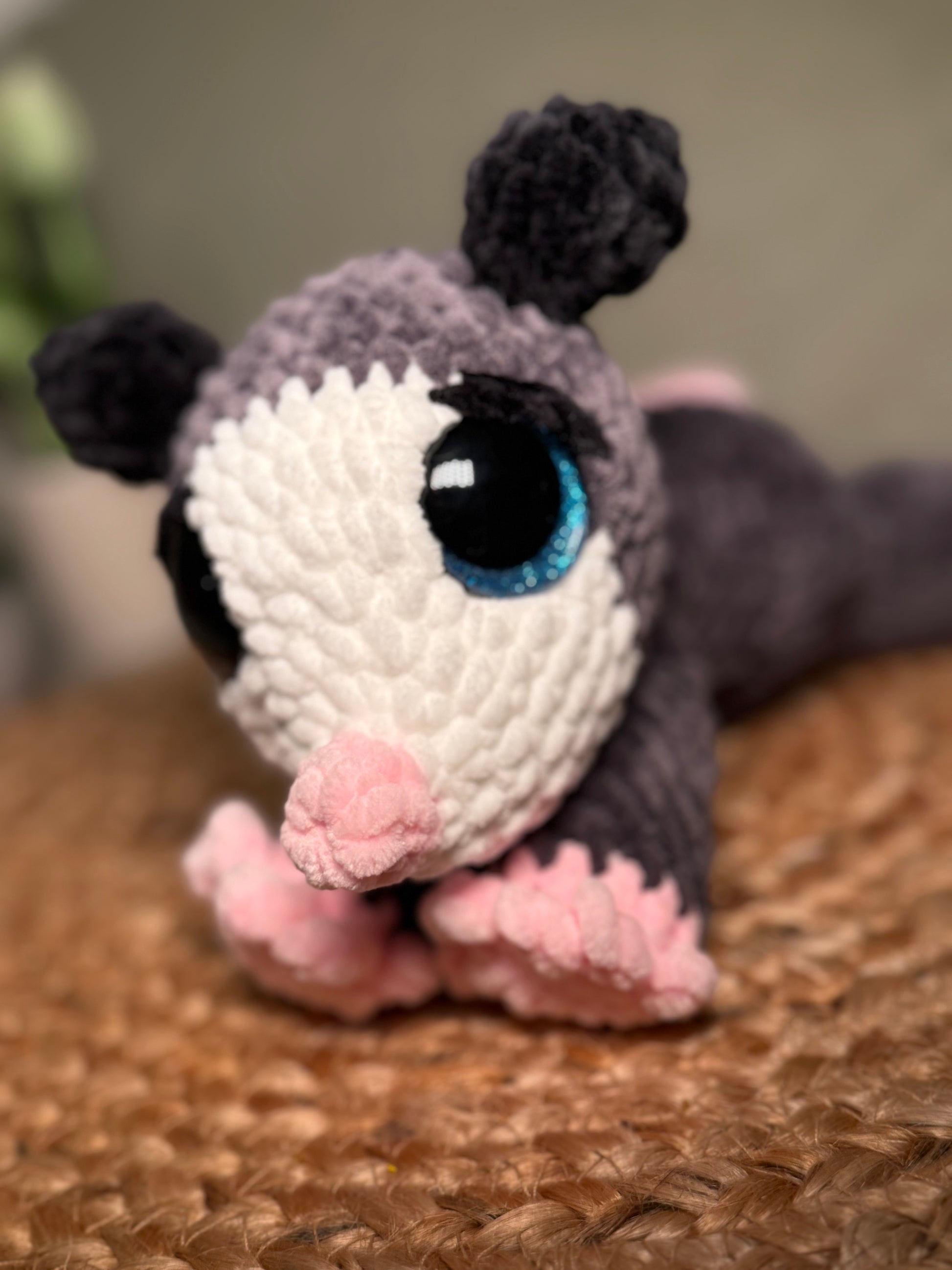 Gehäkeltes Opossum 22 cm – Handgemachtes Amigurumi Unikat