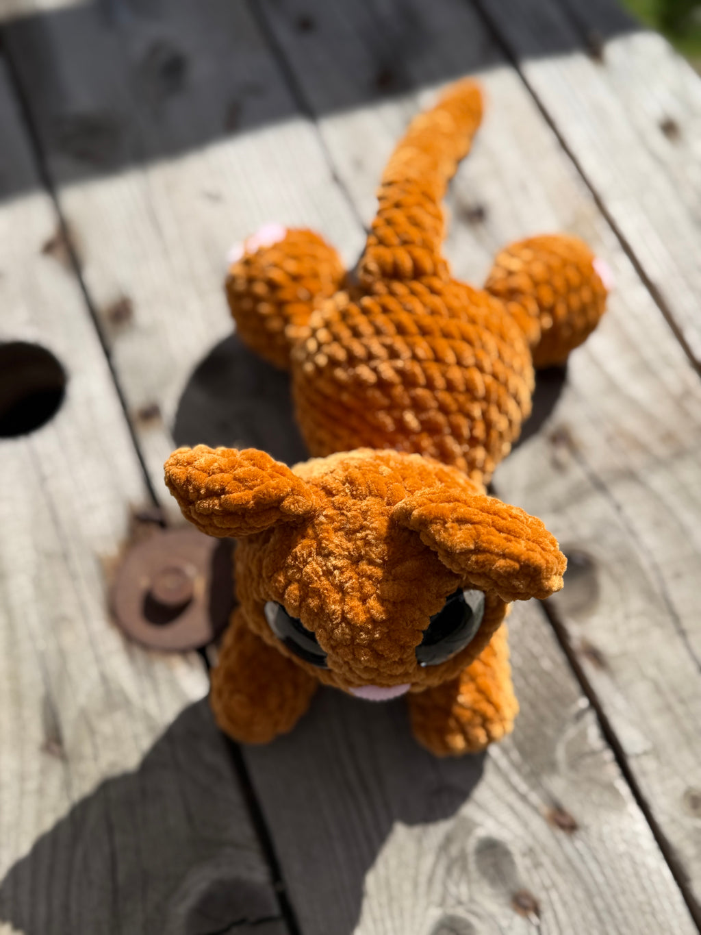 🐱 Gehäkelte Katze aus Chenille – handgemachtes Kuscheltier & Deko (30 cm)