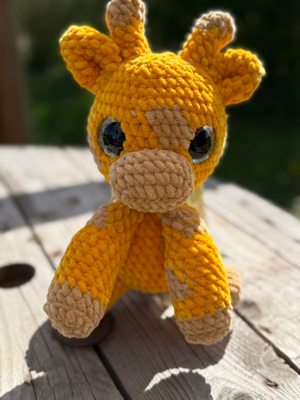 🦒 Gehäkelte Giraffe aus Chenille – handgemachtes Kuscheltier &Geschenkidee (26 cm)