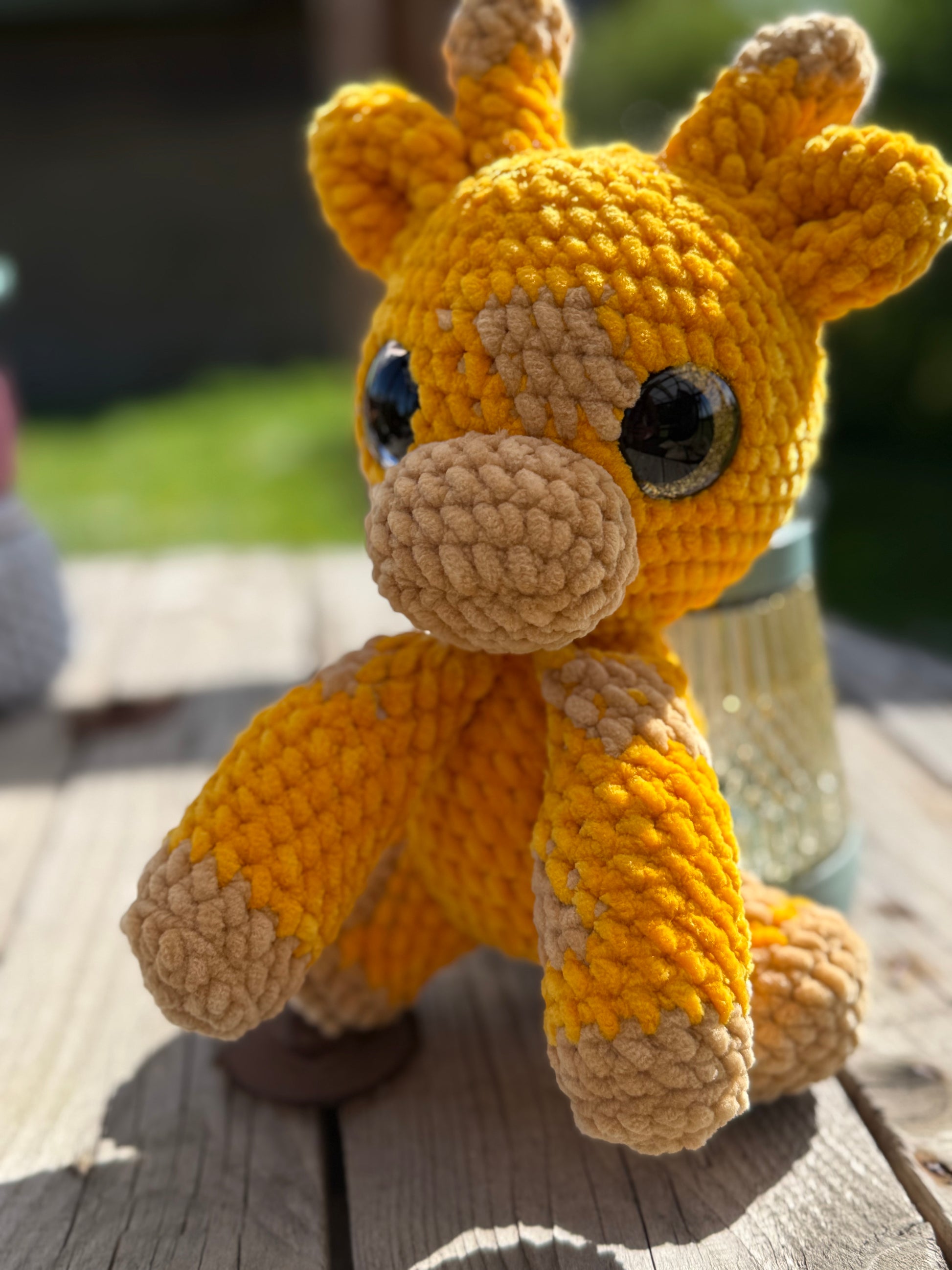 🦒 Gehäkelte Giraffe aus Chenille – handgemachtes Kuscheltier &Geschenkidee (26 cm)