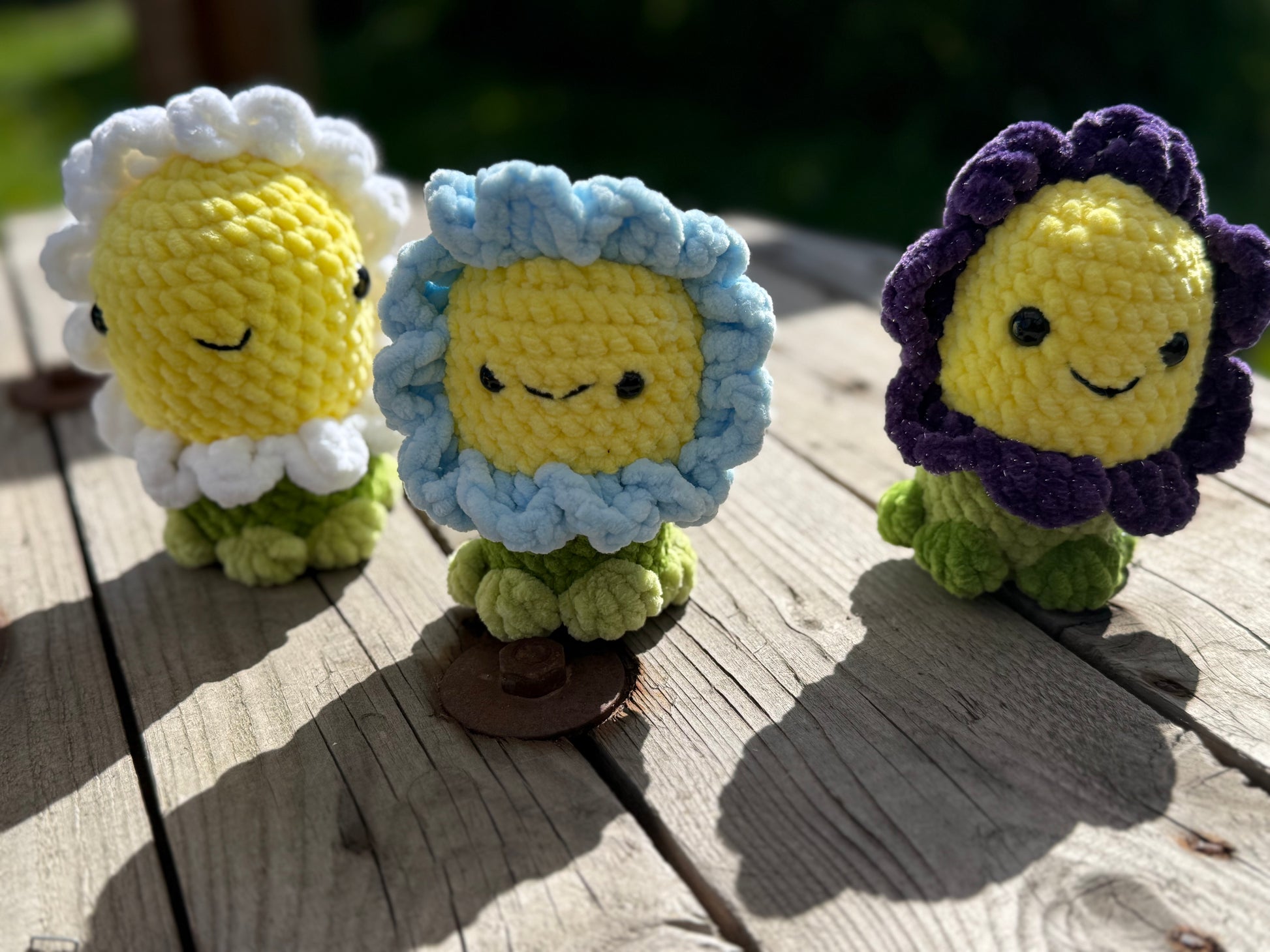 🌸 Gehäkelte Blumen aus Chenille – weich, dekorativ &amp; handgemach