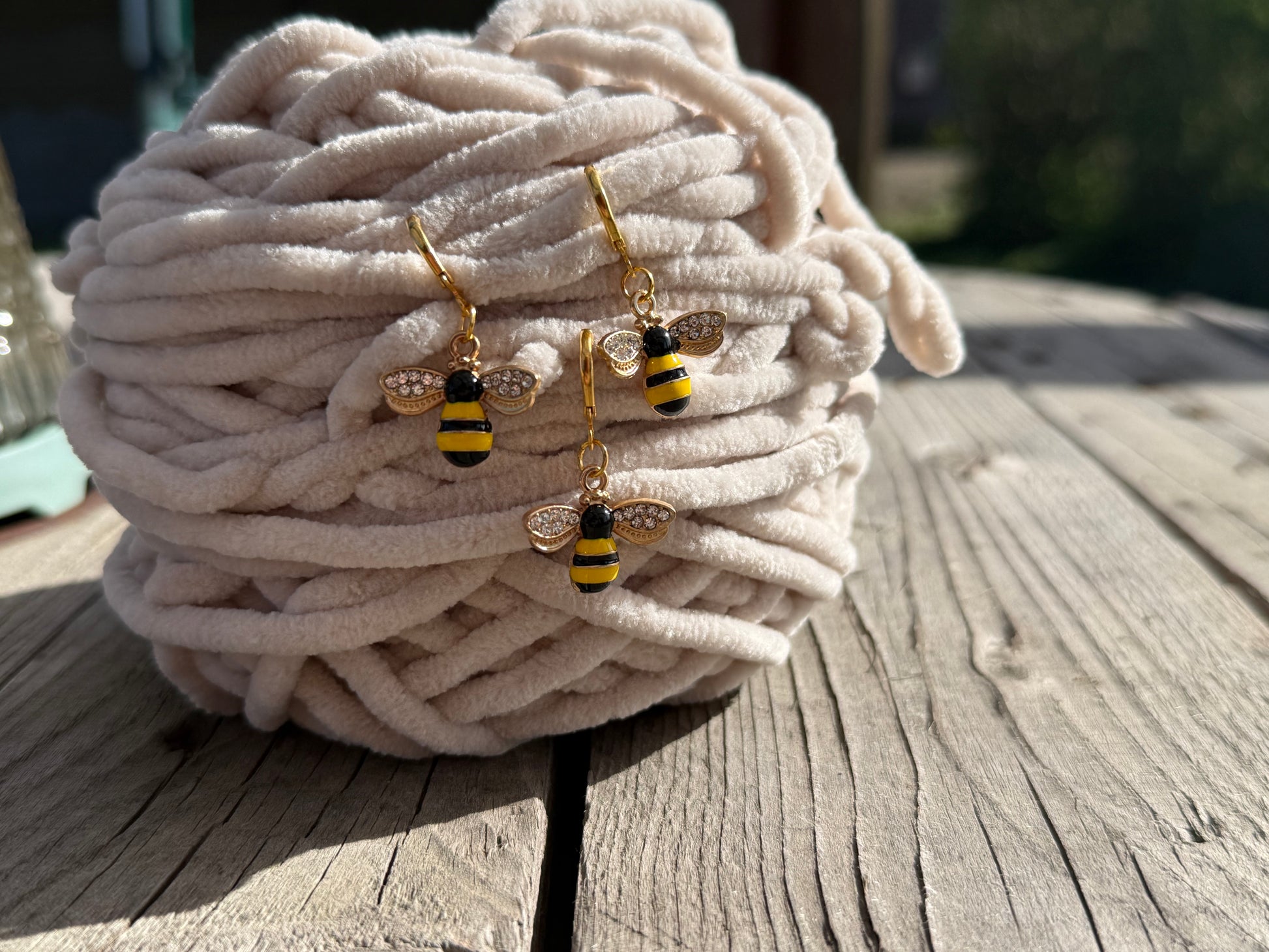 🧶 Maschenmarkierer mit liebevollen Motiven – Biene