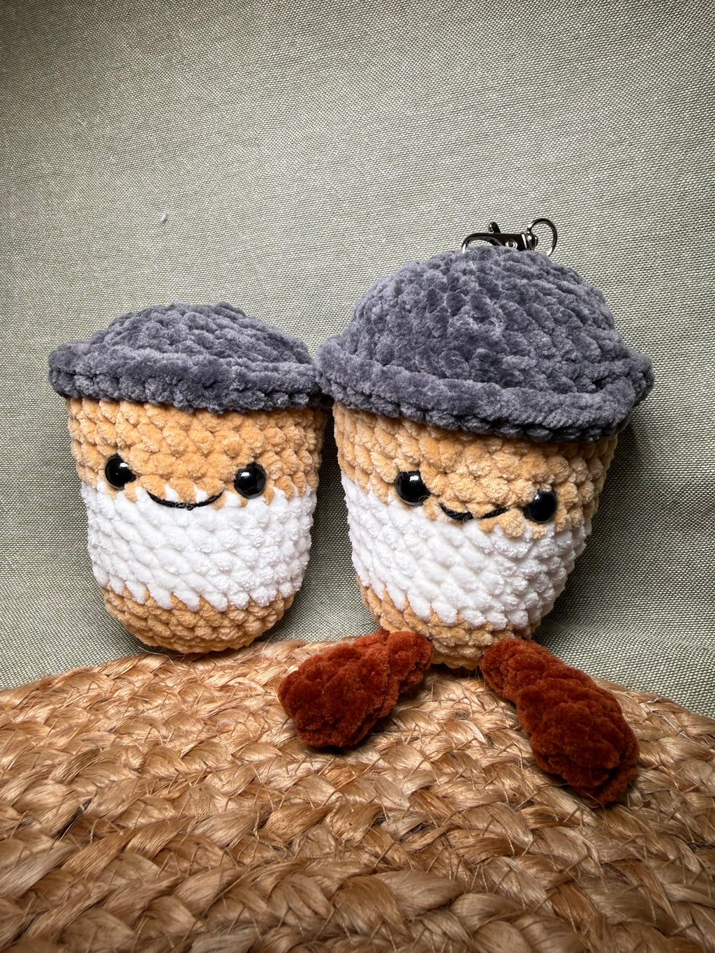 Gehäkelter Latte Macchiato – Handgemachtes Kuschel-Accessoire ☕🧶