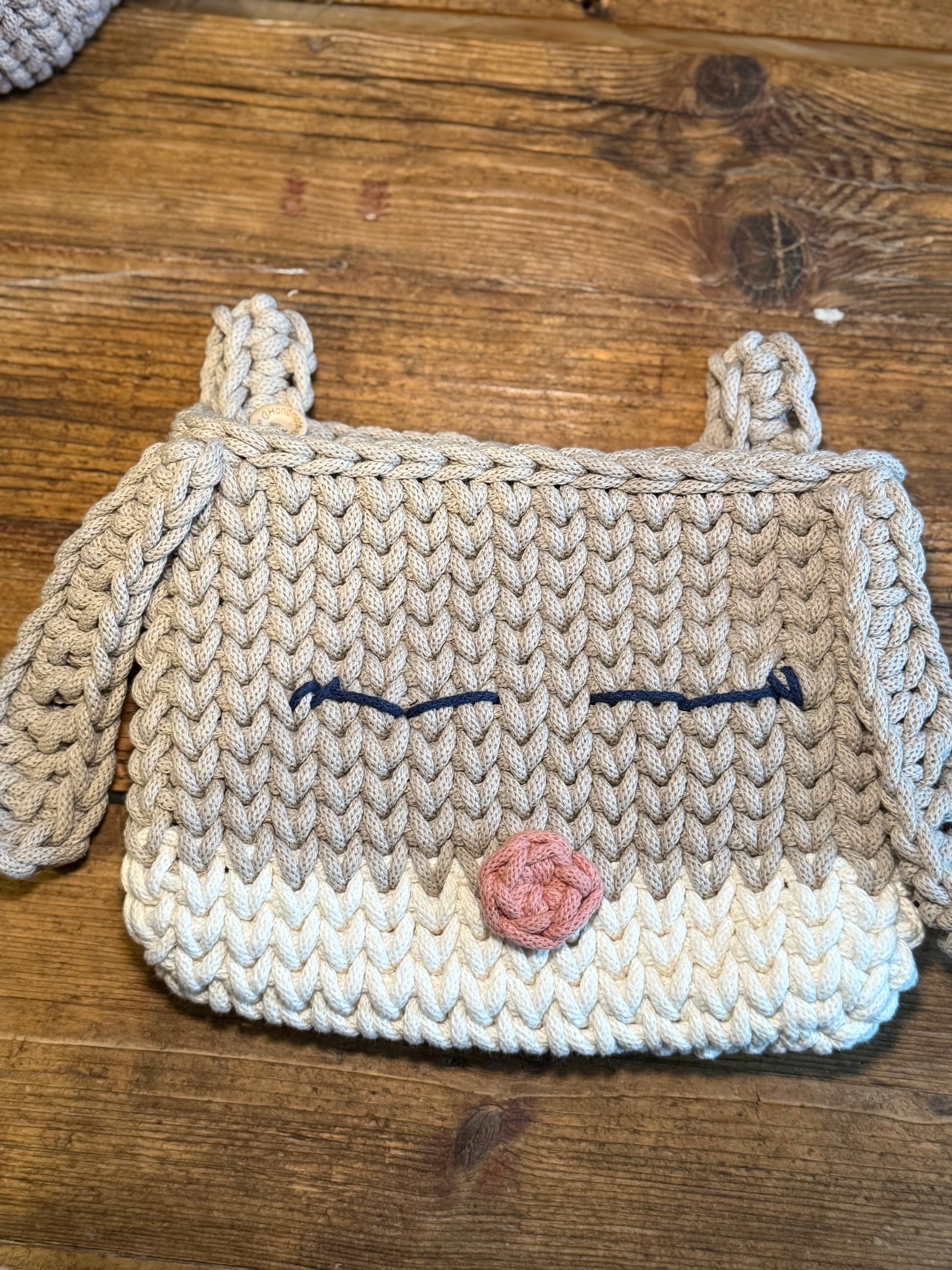 Handgemachter Hasenkorb zum Aufhängen | Bobbiny-Garn | 26 x 21 cm