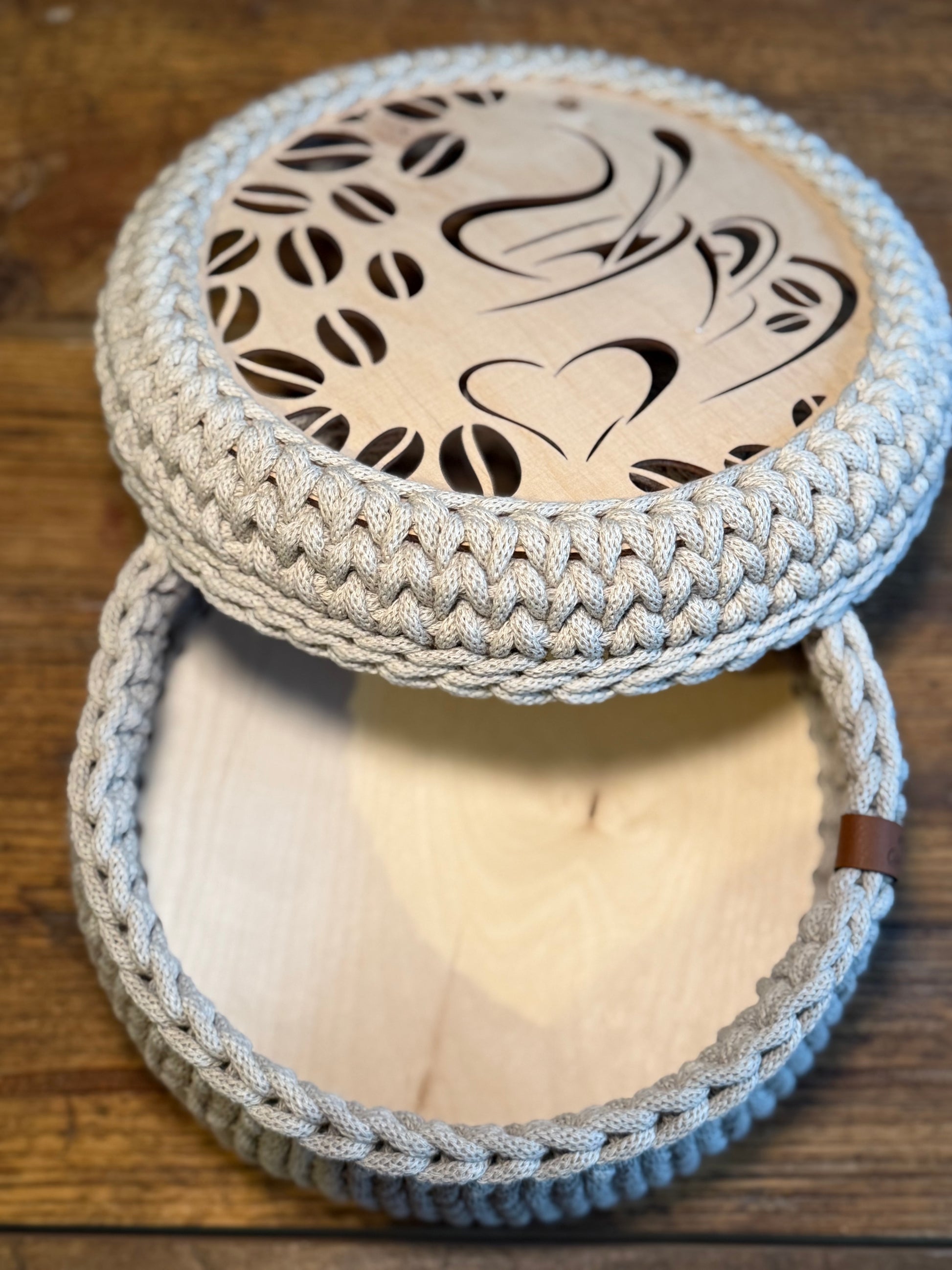 Gehäkelter Korb mit Holzboden &Holzdeckel | 26 x 11 cm | Kaffee-Design