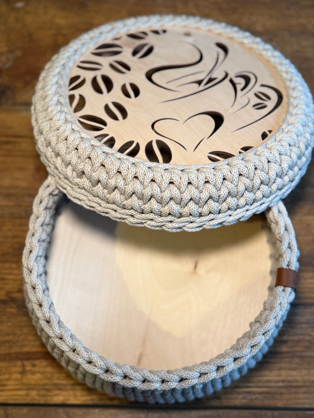 Gehäkelter Korb mit Holzboden &Holzdeckel | 26 x 11 cm | Kaffee-Design