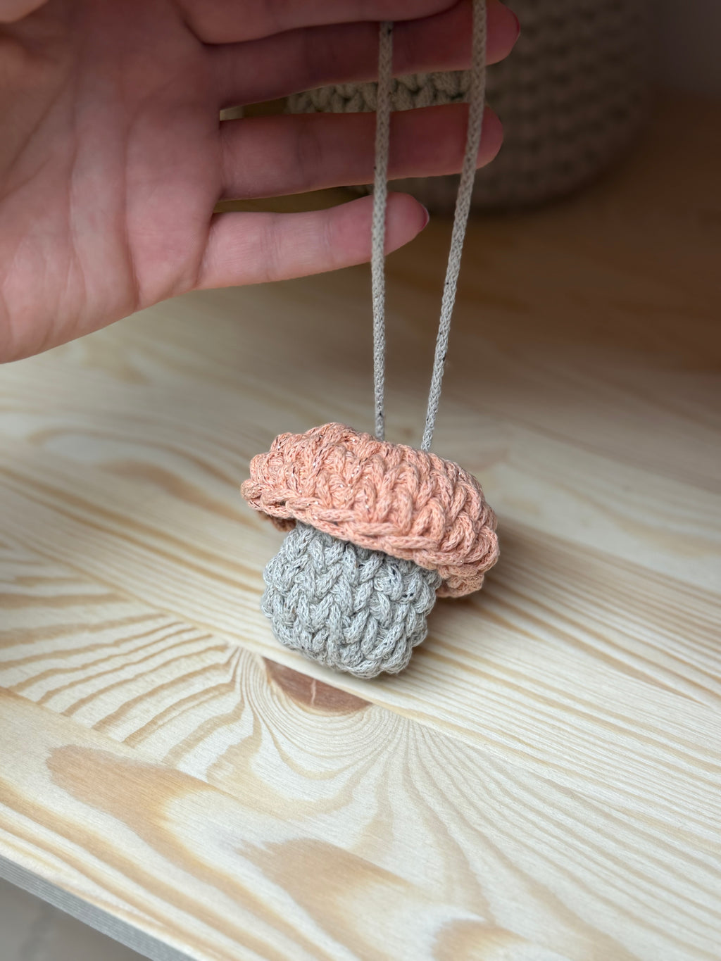 Gehäkelter Pilz-Taschenanhänger | Handgemacht aus Bobbiny-Garn | Aufziehbar
