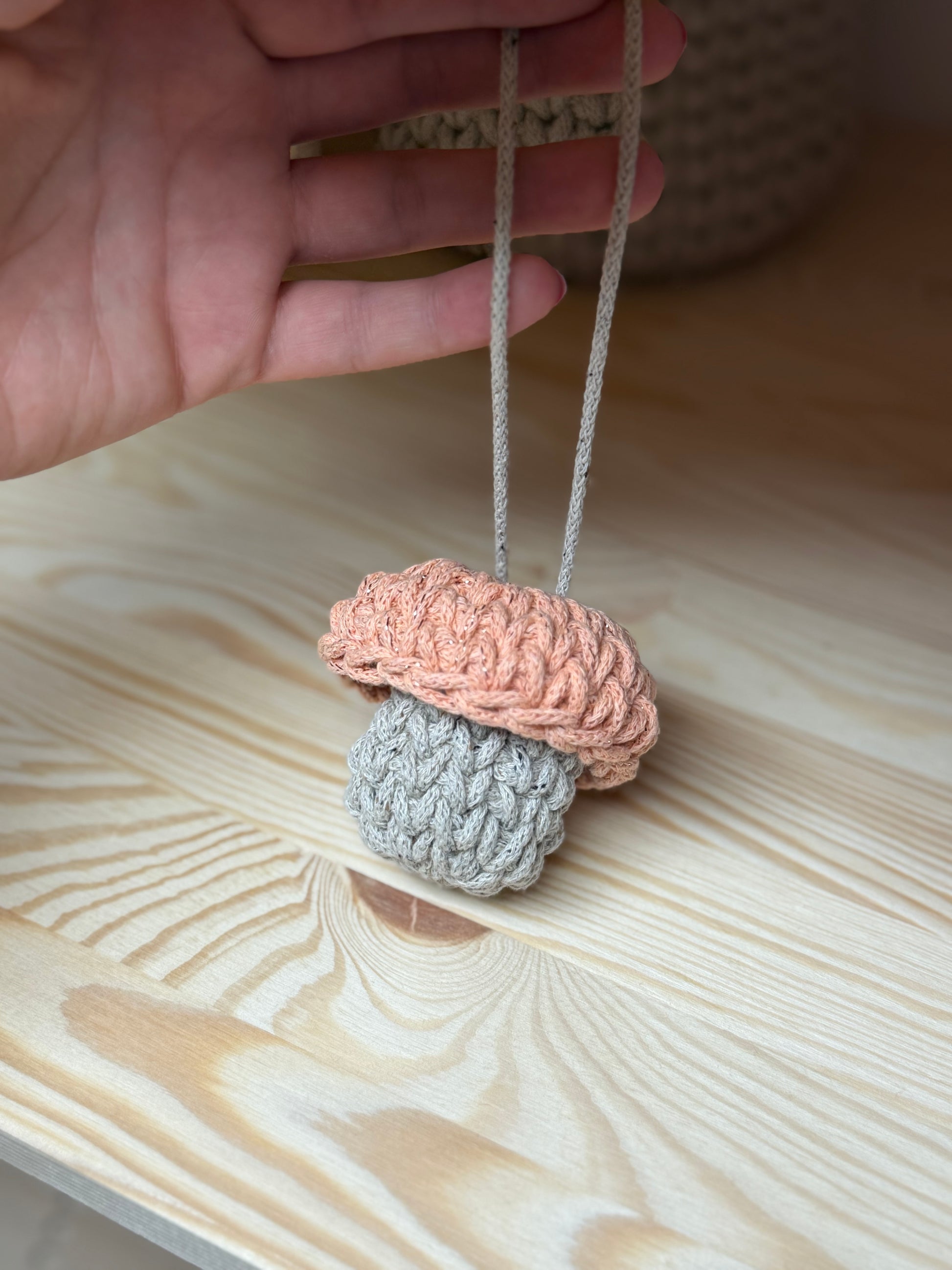 Gehäkelter Pilz-Taschenanhänger | Handgemacht aus Bobbiny-Garn | Aufziehbar