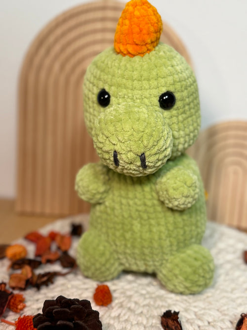 Amigurumi Dino „Grisu“ | Handgemacht aus Chenille-Wolle | Zertifiziert