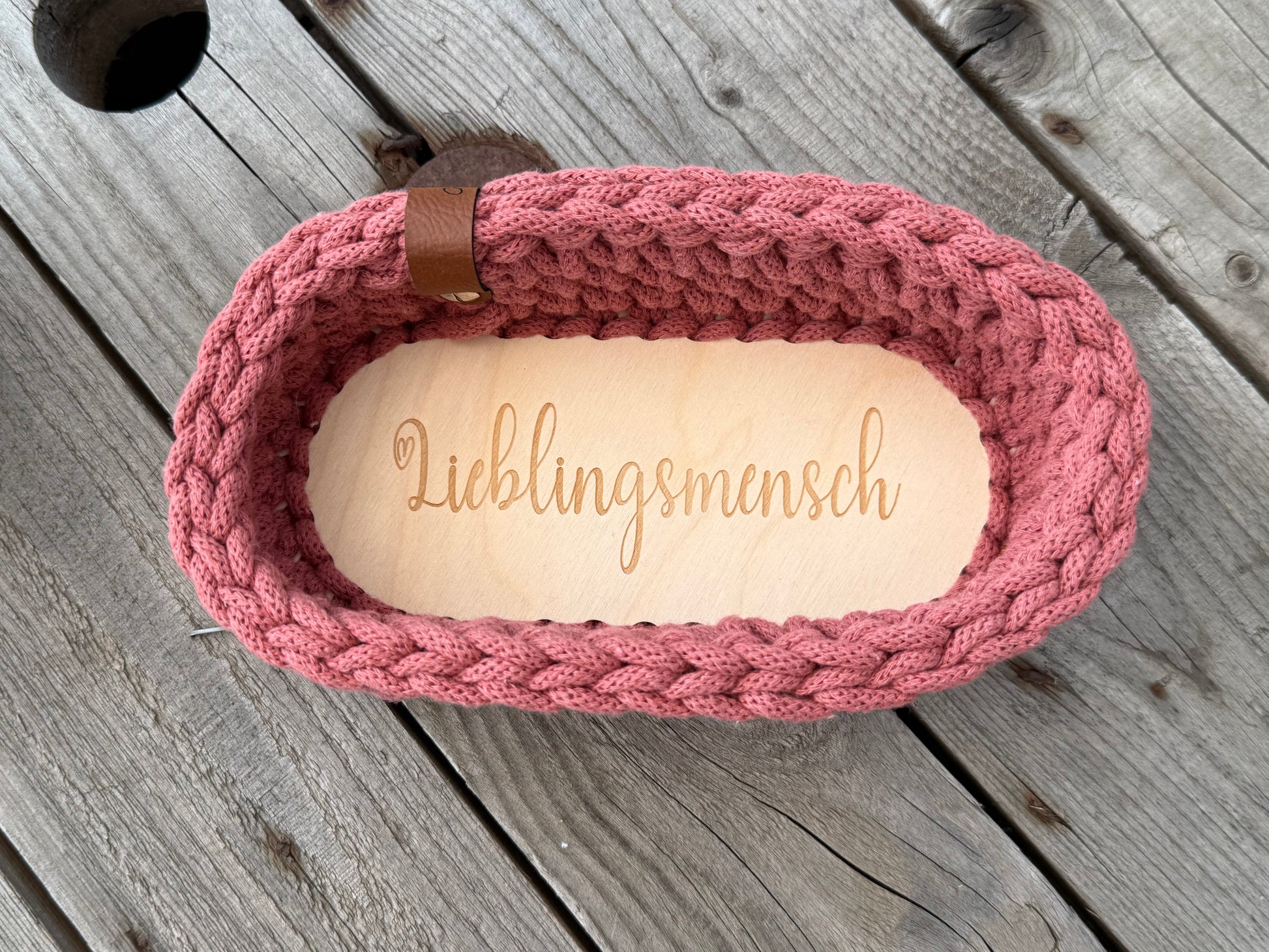 Ovaler Korb mit Holzboden – Strickstrich-Muster, Peony