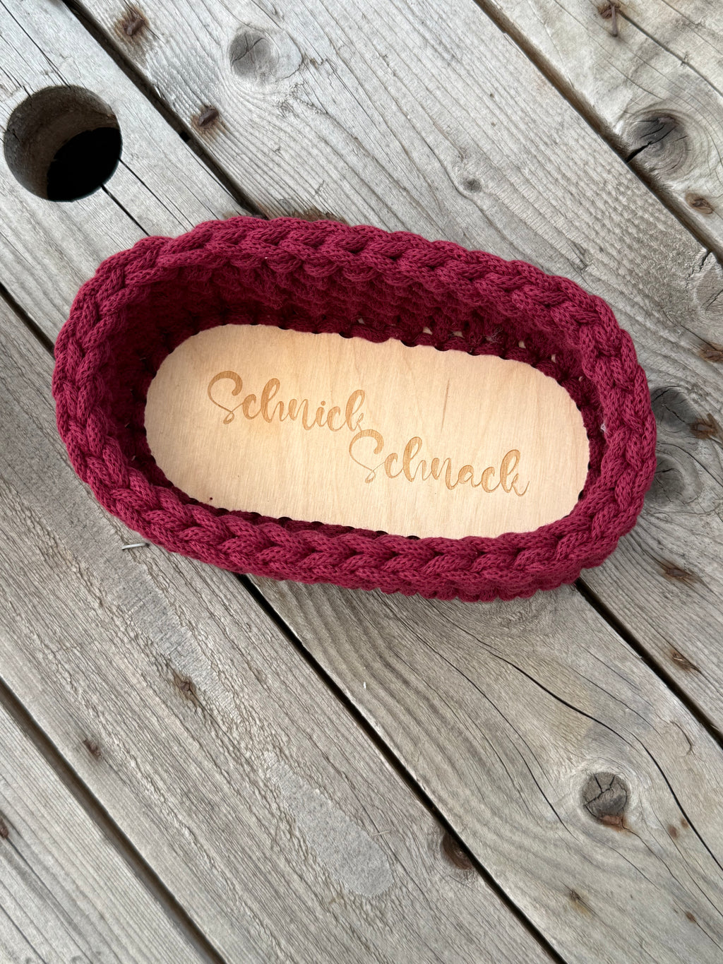 Ovaler Korb mit Holzboden – Strickstrich-Muster, Bordeaux
