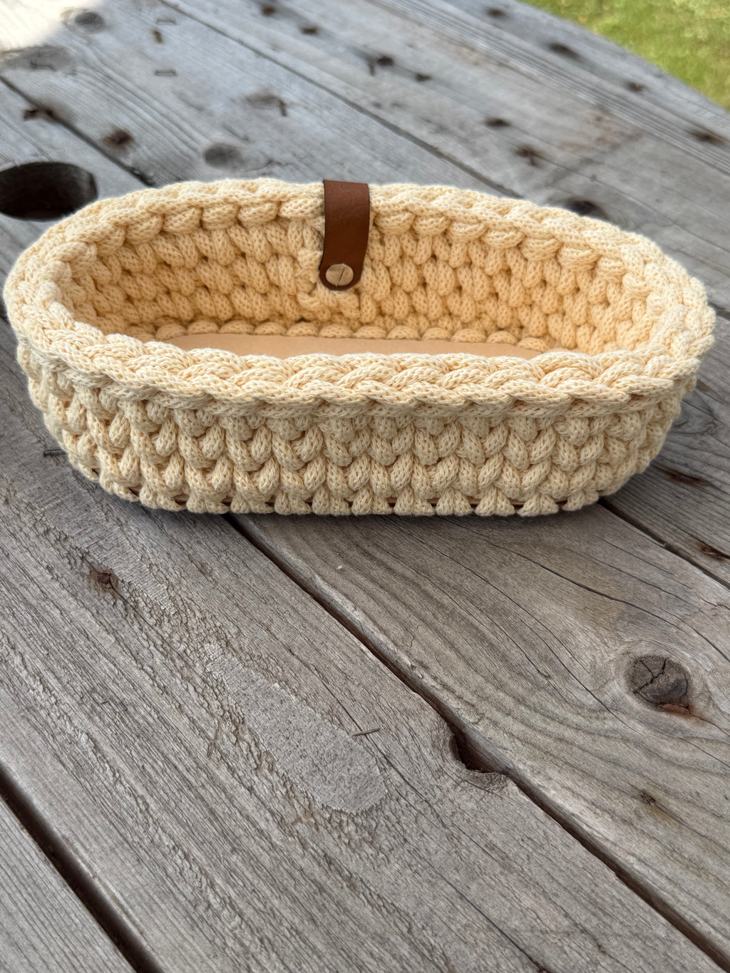 Ovaler Korb mit Holzboden – Strickstrich-Muster, Butter Yellow