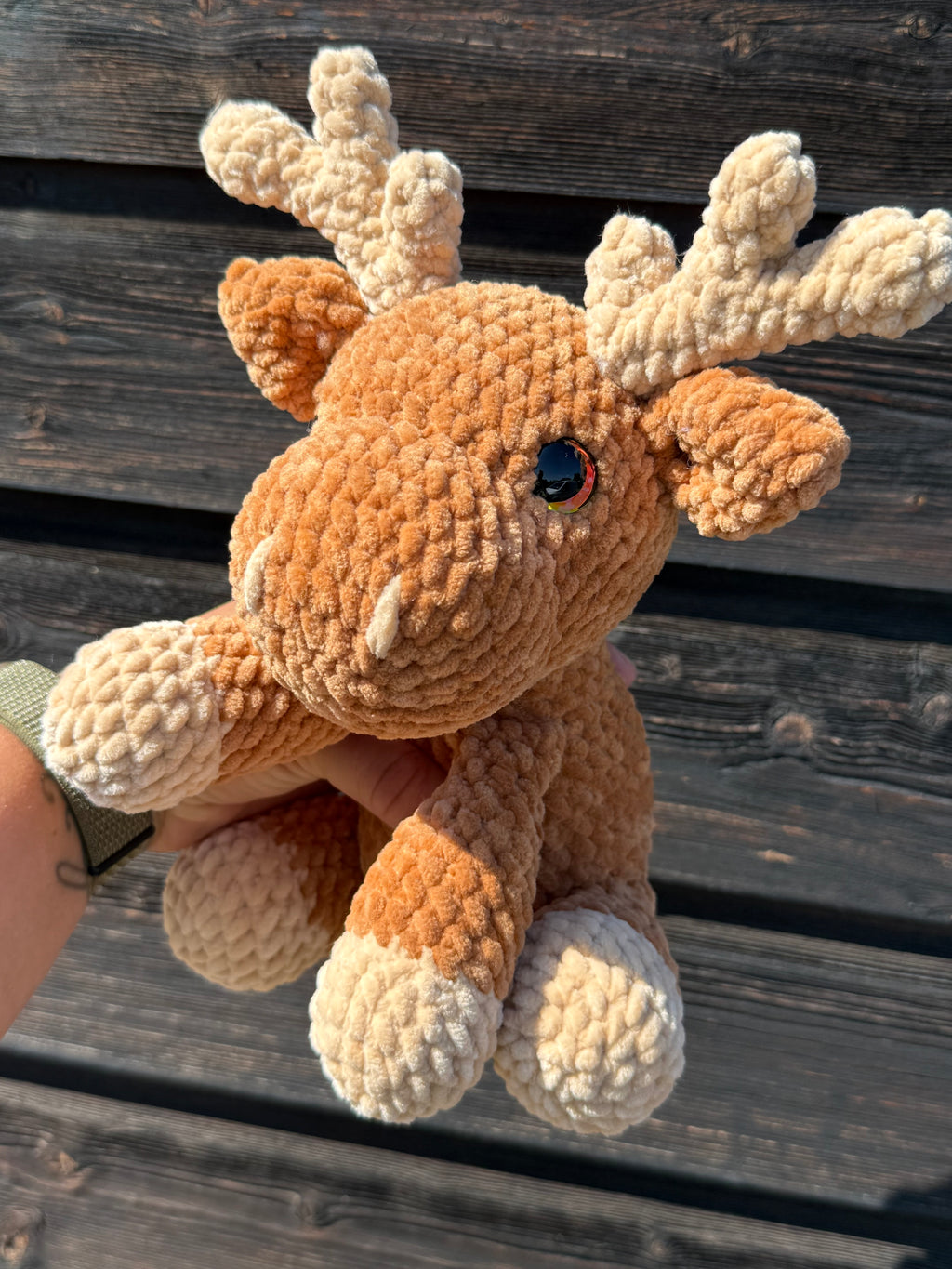 Amigurumi Elch „August“ – handgehäkelt aus Chenille-Wolle, 30 cm, braun