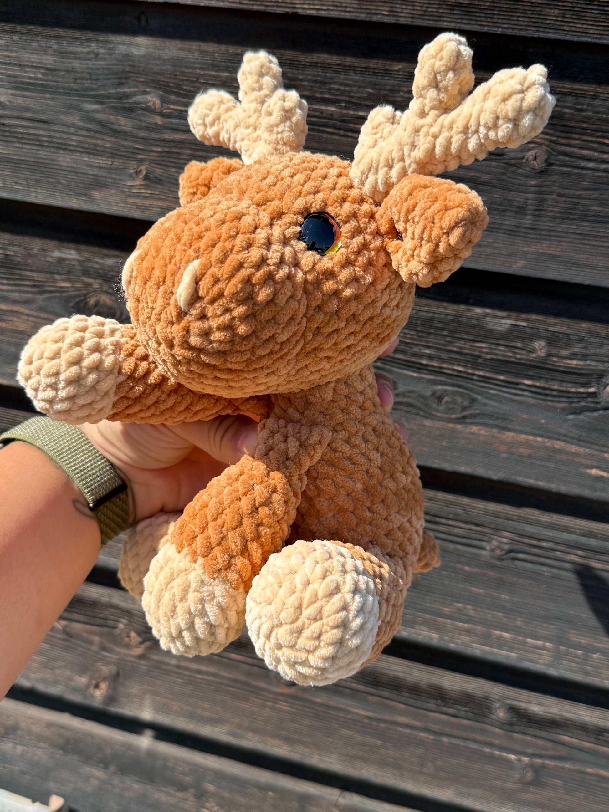 Amigurumi Elch „August“ – handgehäkelt aus Chenille-Wolle, 30 cm, braun