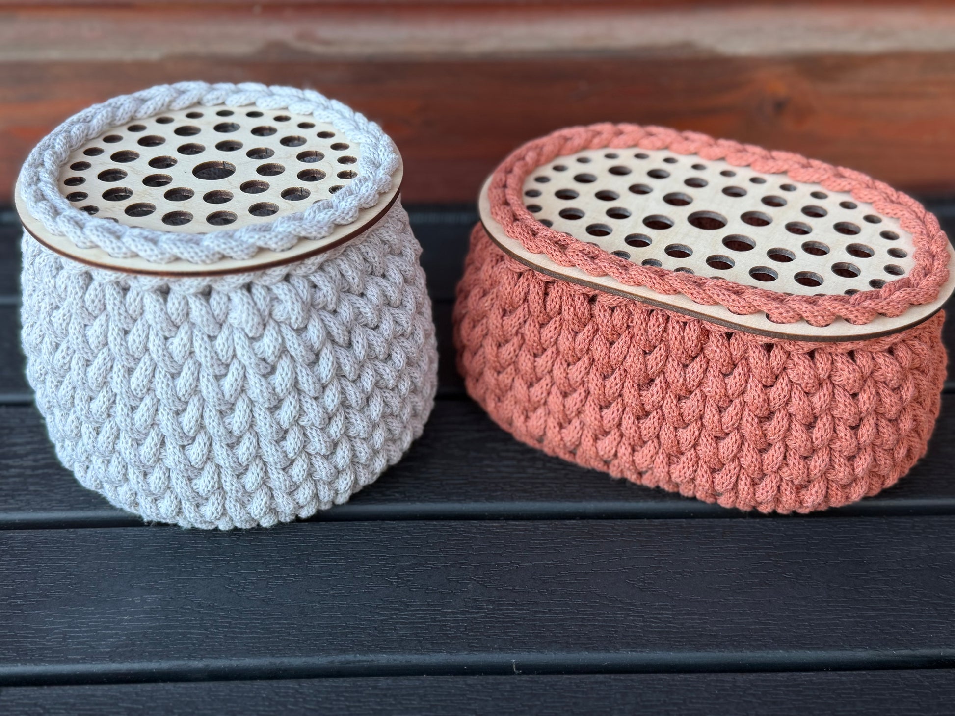 🧶 Gehäkelte Körbe für Häkelnadeln – stilvolle Aufbewahrung mit Holz-Elementen 🌙🧺