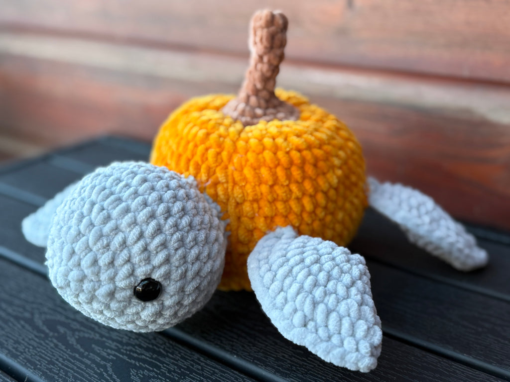 🧶 Gehäkelte Schildkröte mit Kürbis-Körper – Handgemachtes Amigurumi Kuscheltier 🍂🐢