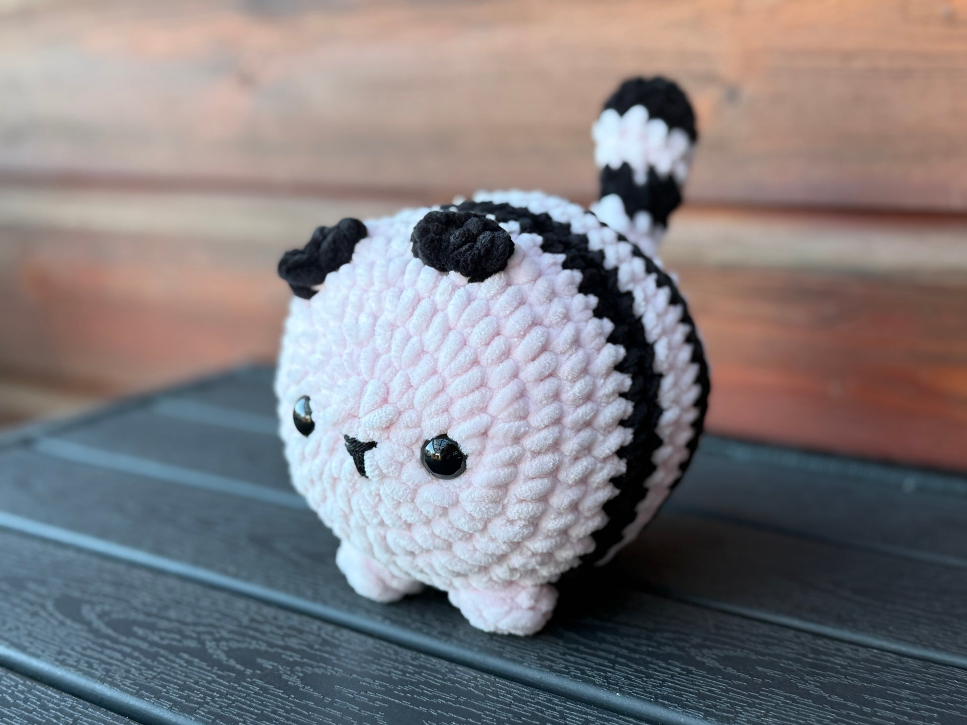 🐾 Gehäkelte Katze – Handgemachtes Amigurumi in Schwarz &amp; Babyrosa 💕