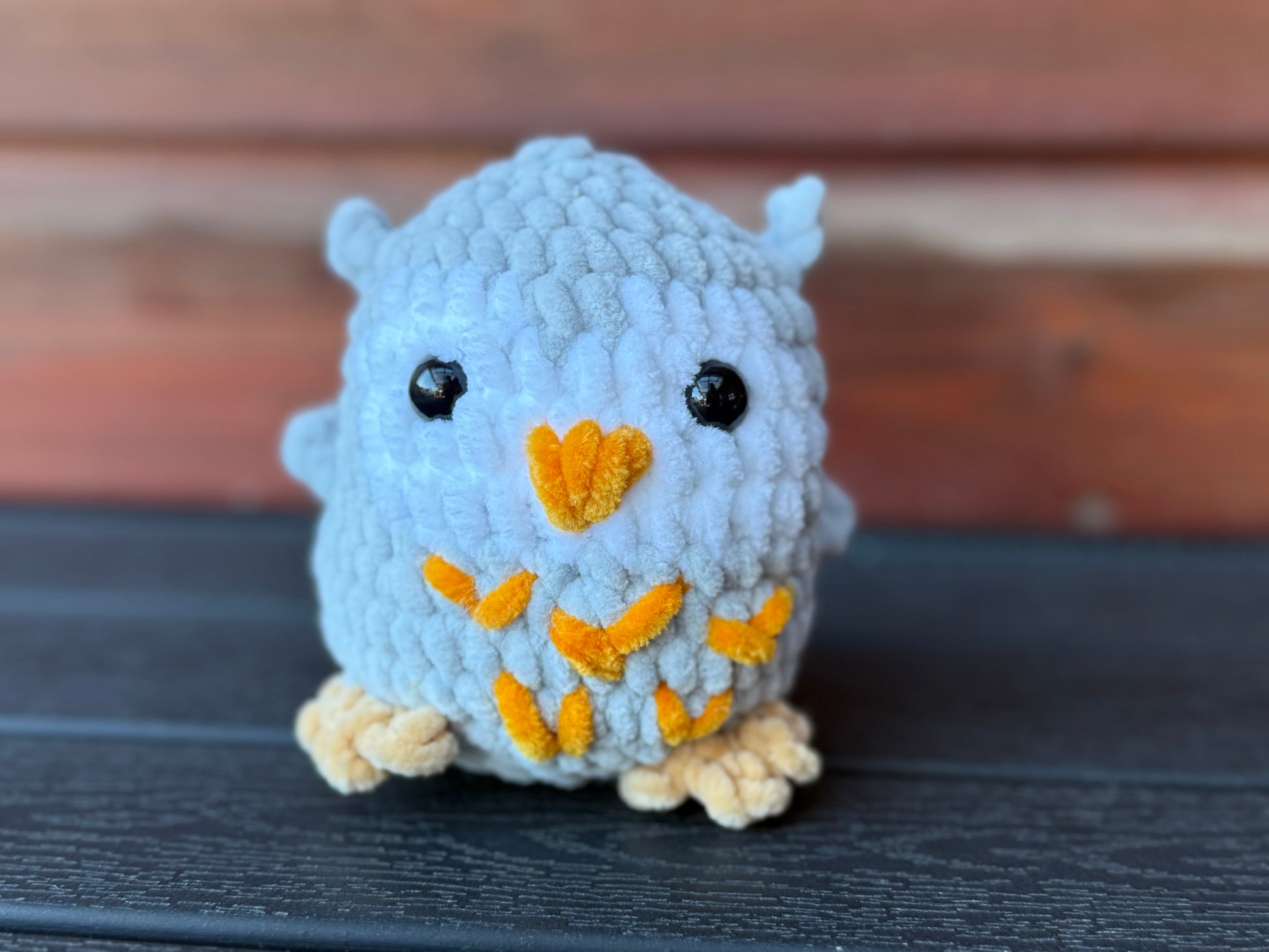 🦉 Gehäkelte Eule „Waddles“ – Handgemachtes Amigurumi in Hellgrau &amp; Orange 🤍🧶