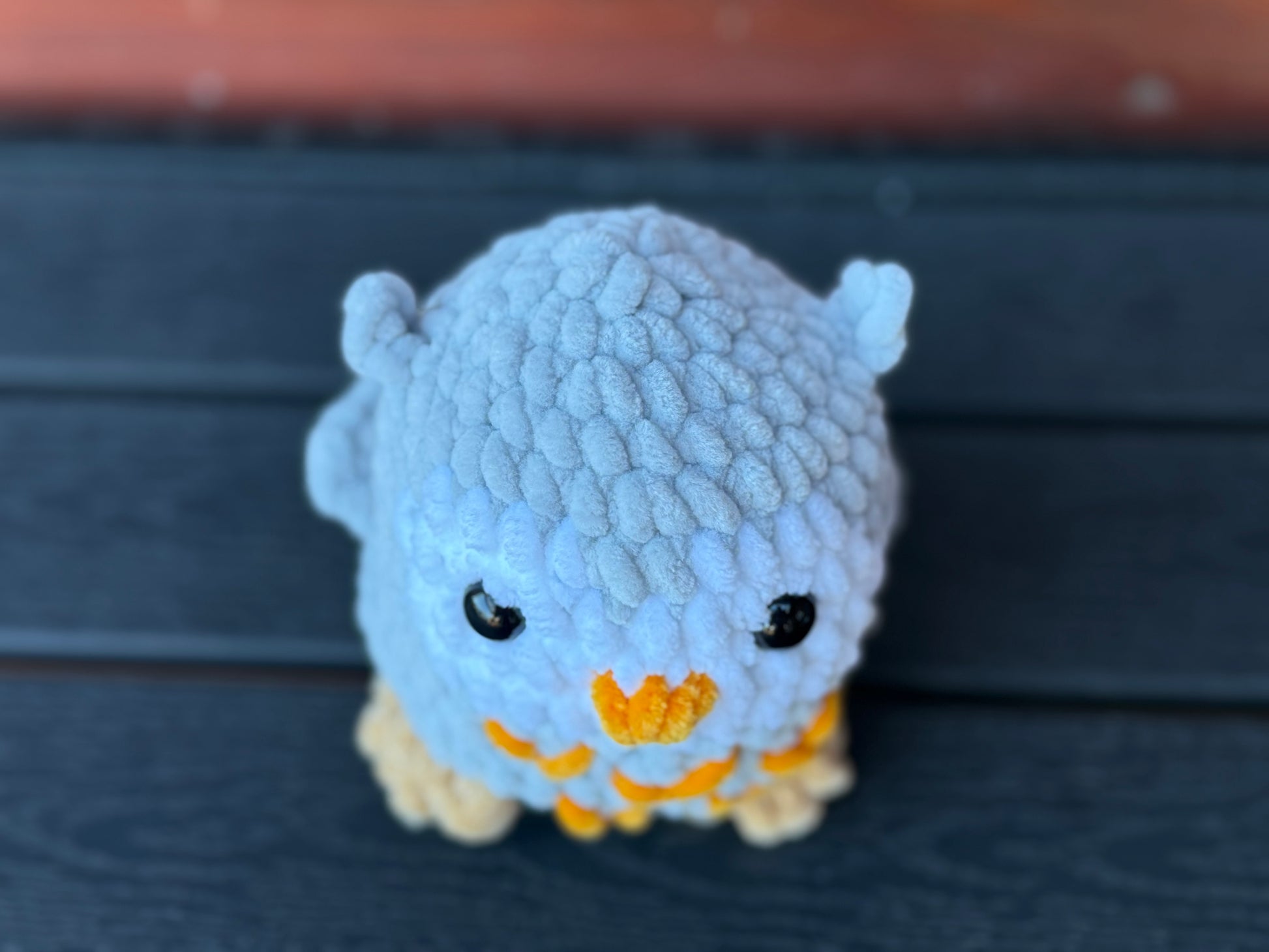 🦉 Gehäkelte Eule „Waddles“ – Handgemachtes Amigurumi in Hellgrau &amp; Orange 🤍🧶
