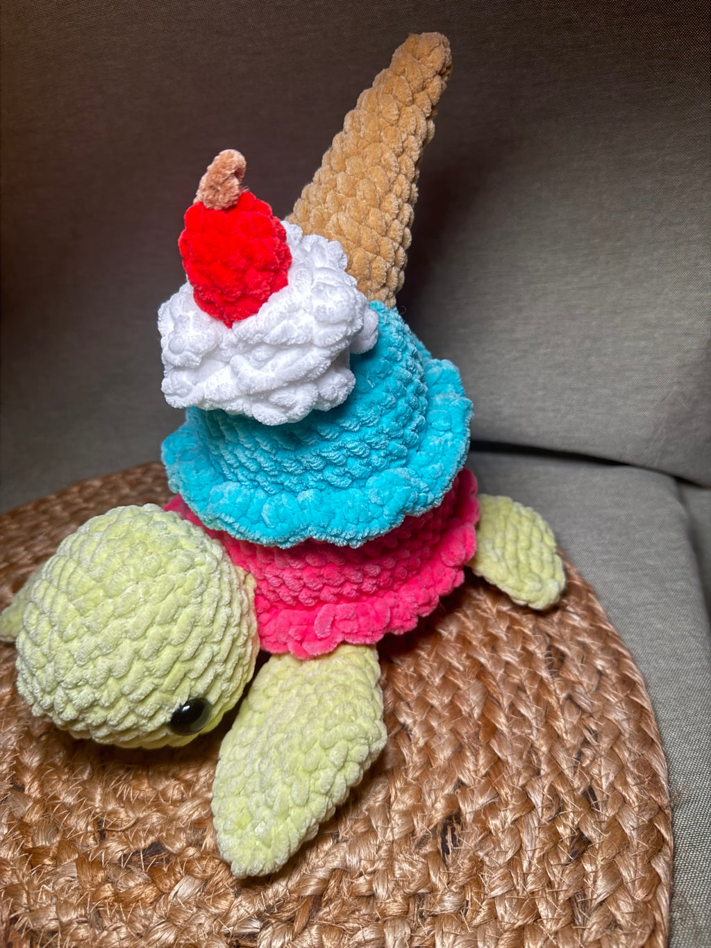 🐢🍦 Toni die Eisschildkröte – handgehäkeltes Amigurumi Kuscheltier (ca. 20 cm)