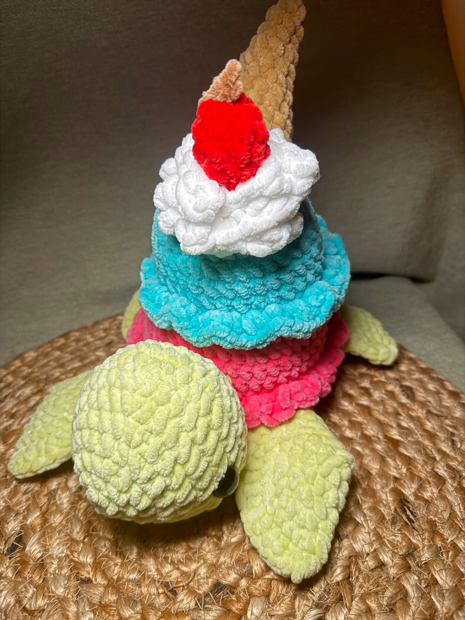 🐢🍦 Toni die Eisschildkröte – handgehäkeltes Amigurumi Kuscheltier (ca. 20 cm)