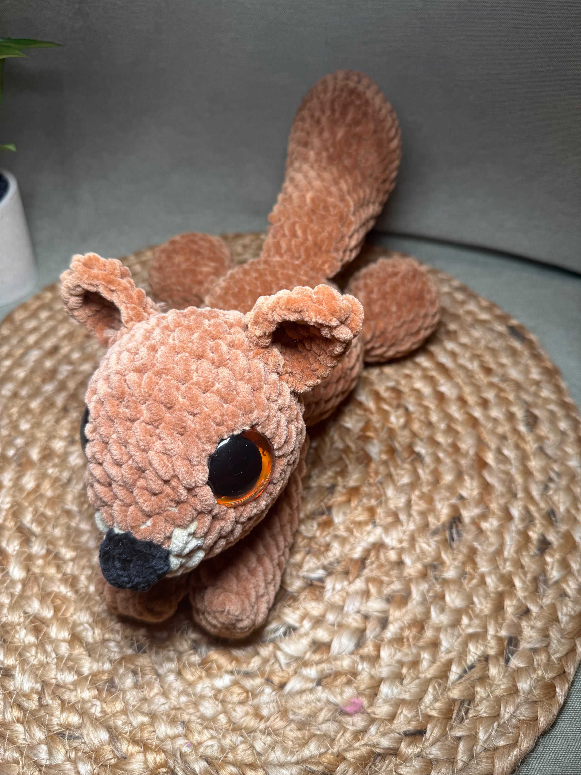 🐿️ Nuss das Eichhörnchen – handgehäkeltes Amigurumi Kuscheltier (ca. 32 cm)