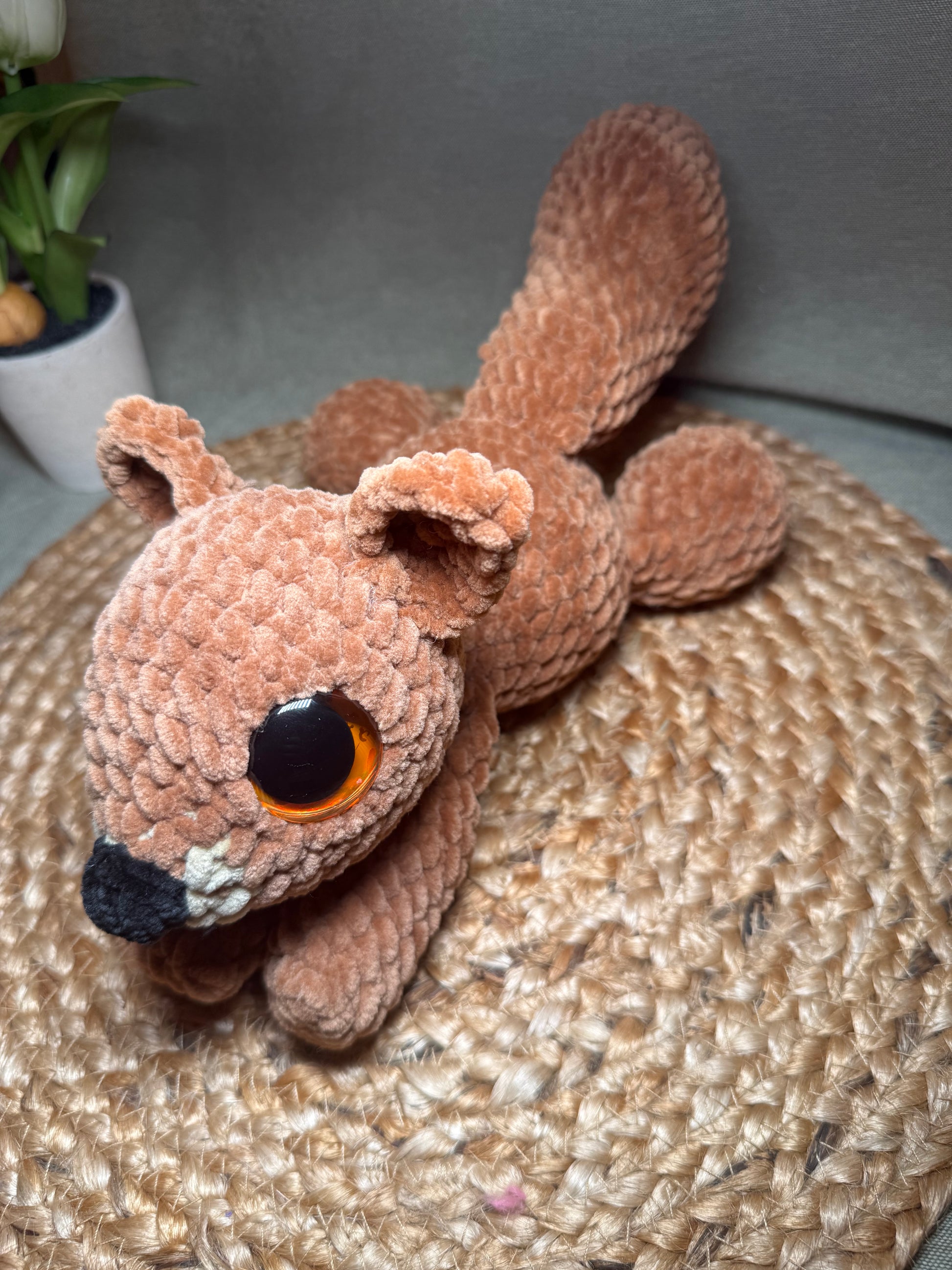 🐿️ Nuss das Eichhörnchen – handgehäkeltes Amigurumi Kuscheltier (ca. 32 cm)