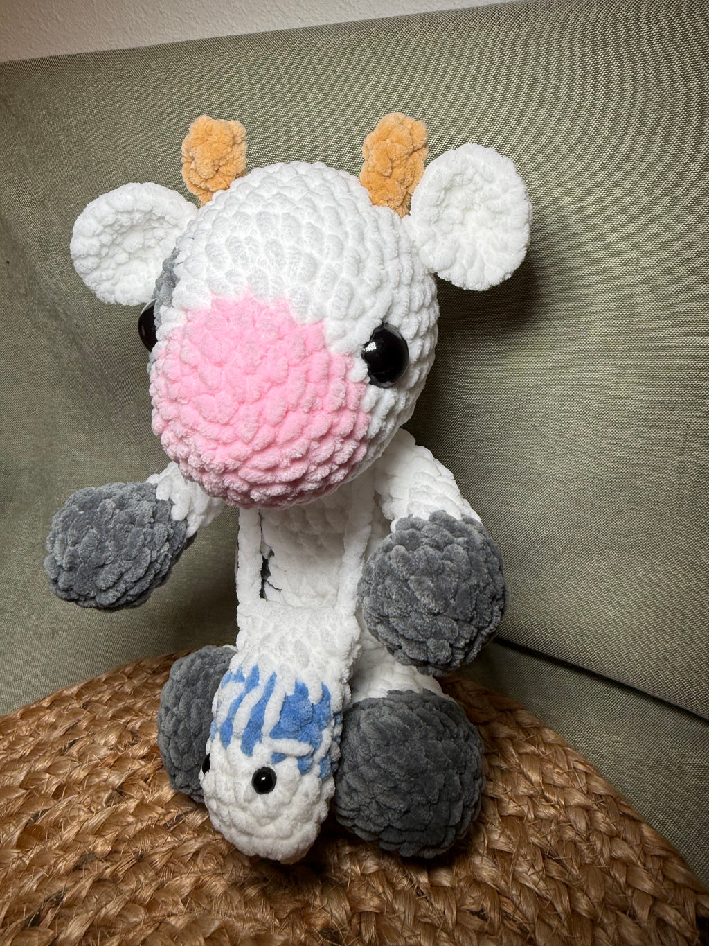 Gehäkelte Kuh Amigurumi mit Milchtüte – Handmade