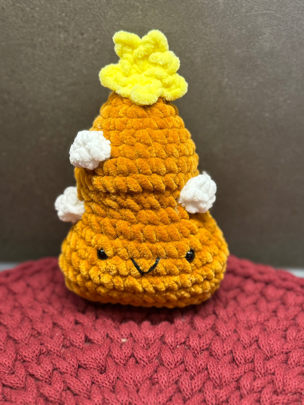 Amigurumi Lebkuchen-Tannenbaum – handgehäkelt aus Chenille-Wolle, ca. 15 cm