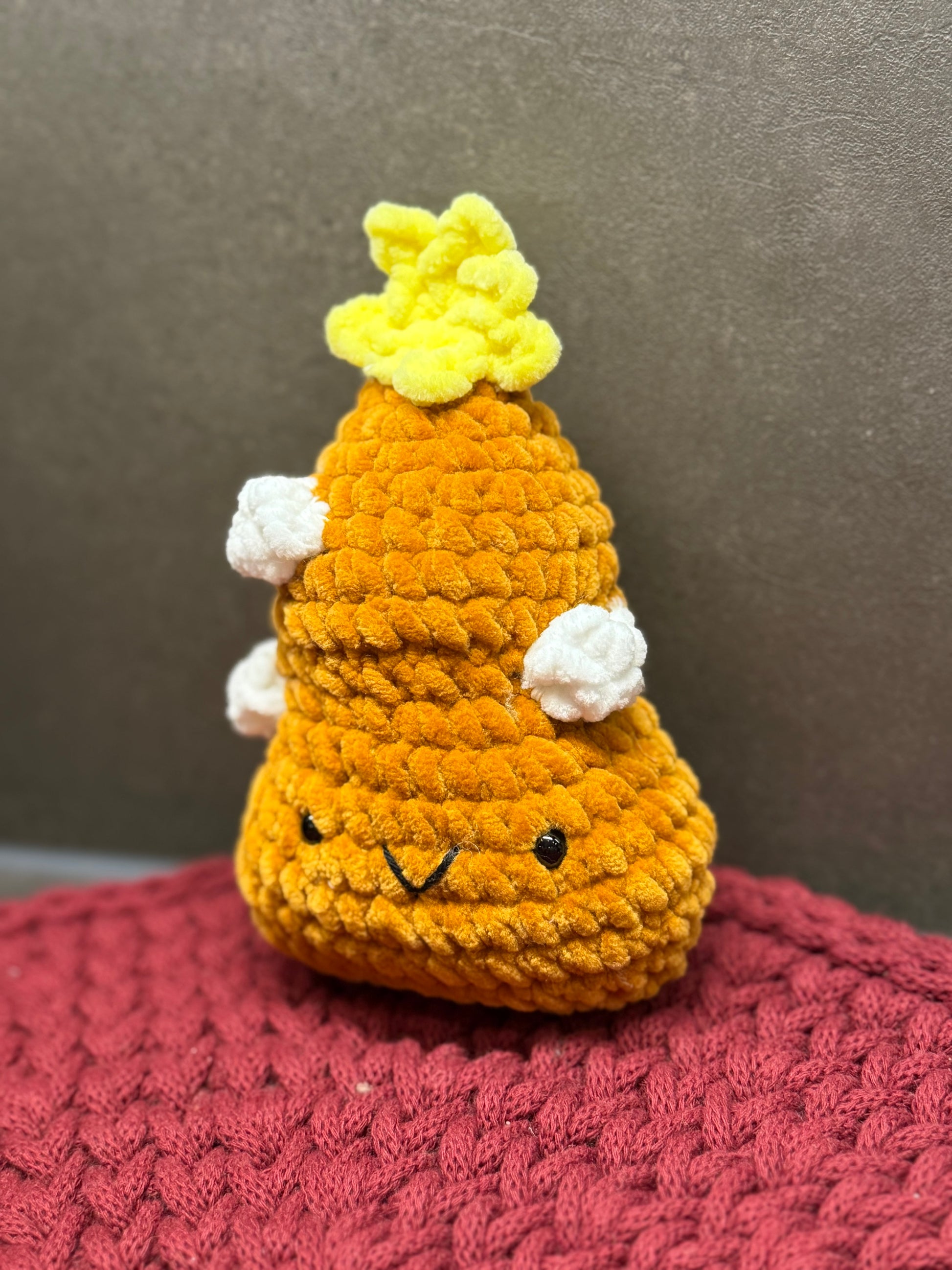 Amigurumi Lebkuchen-Tannenbaum – handgehäkelt aus Chenille-Wolle, ca. 15 cm
