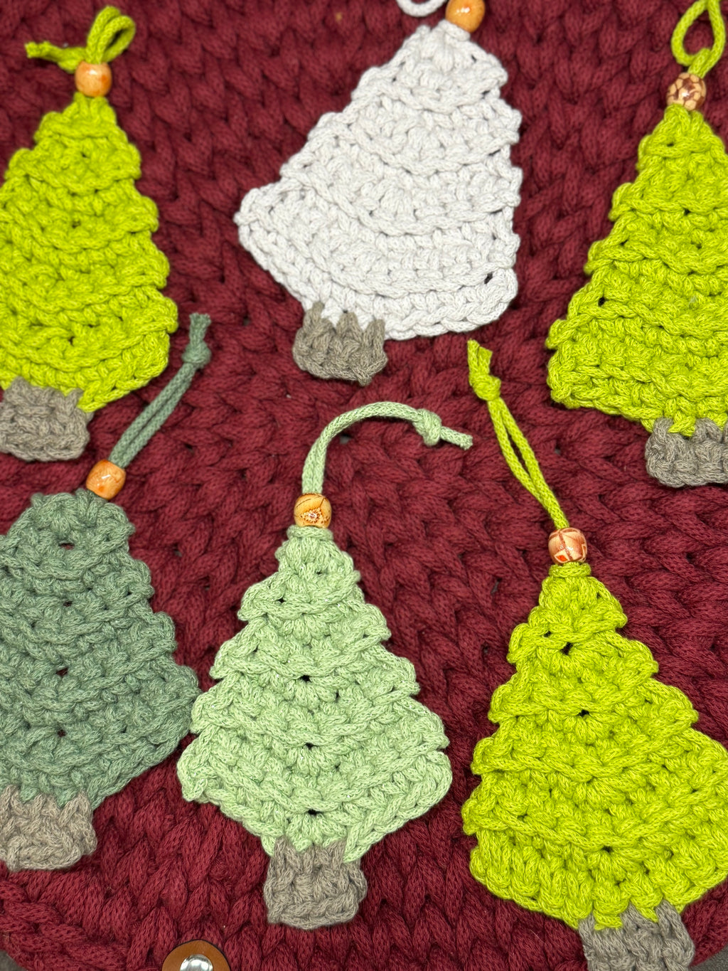 Tannenbaum-Anhänger – handgefertigt aus 3 mm Bobbiny-Garn, ca. 12 cm