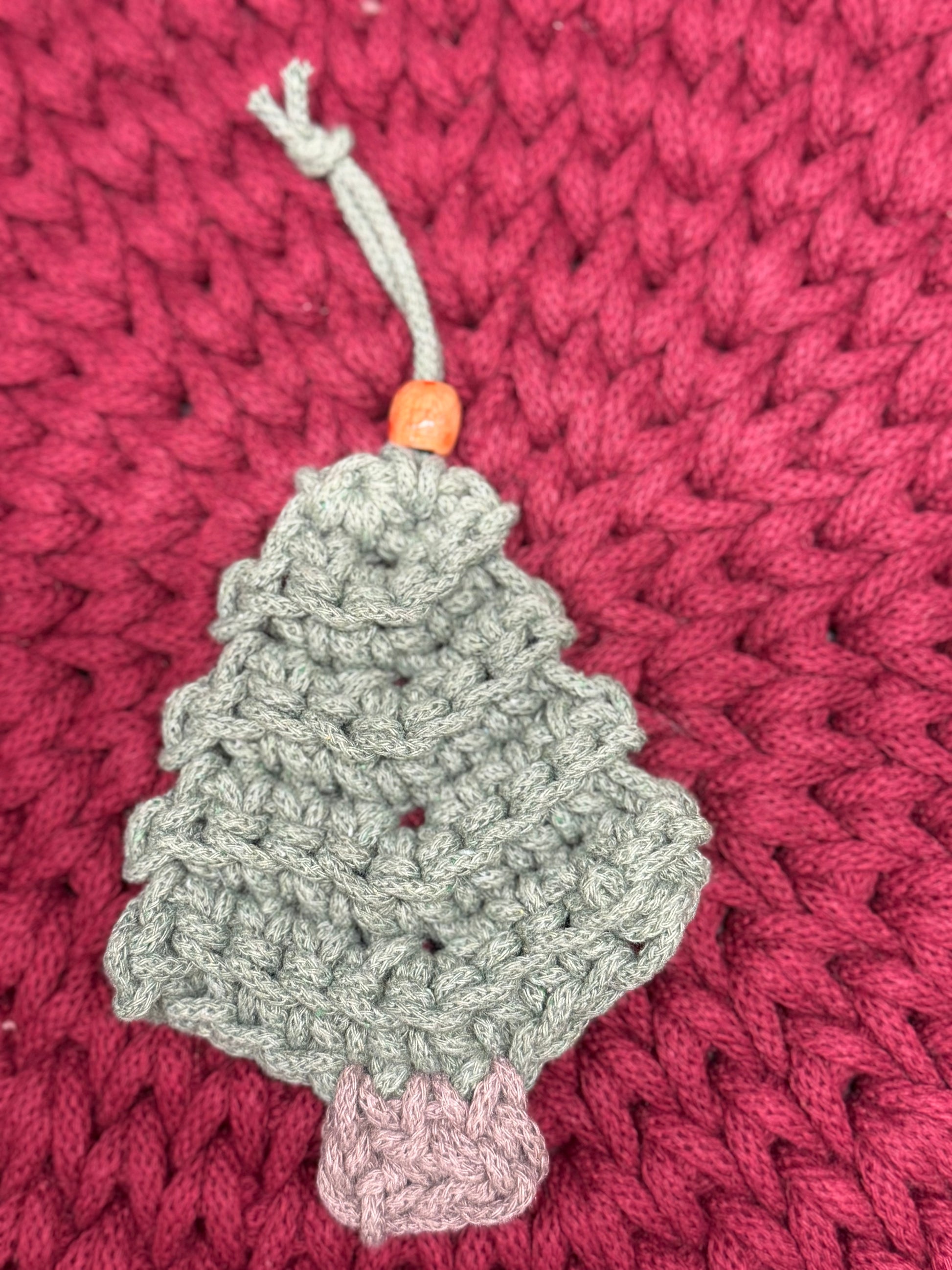Tannenbaum-Anhänger – handgefertigt aus 3 mm Bobbiny-Garn, ca. 12 cm