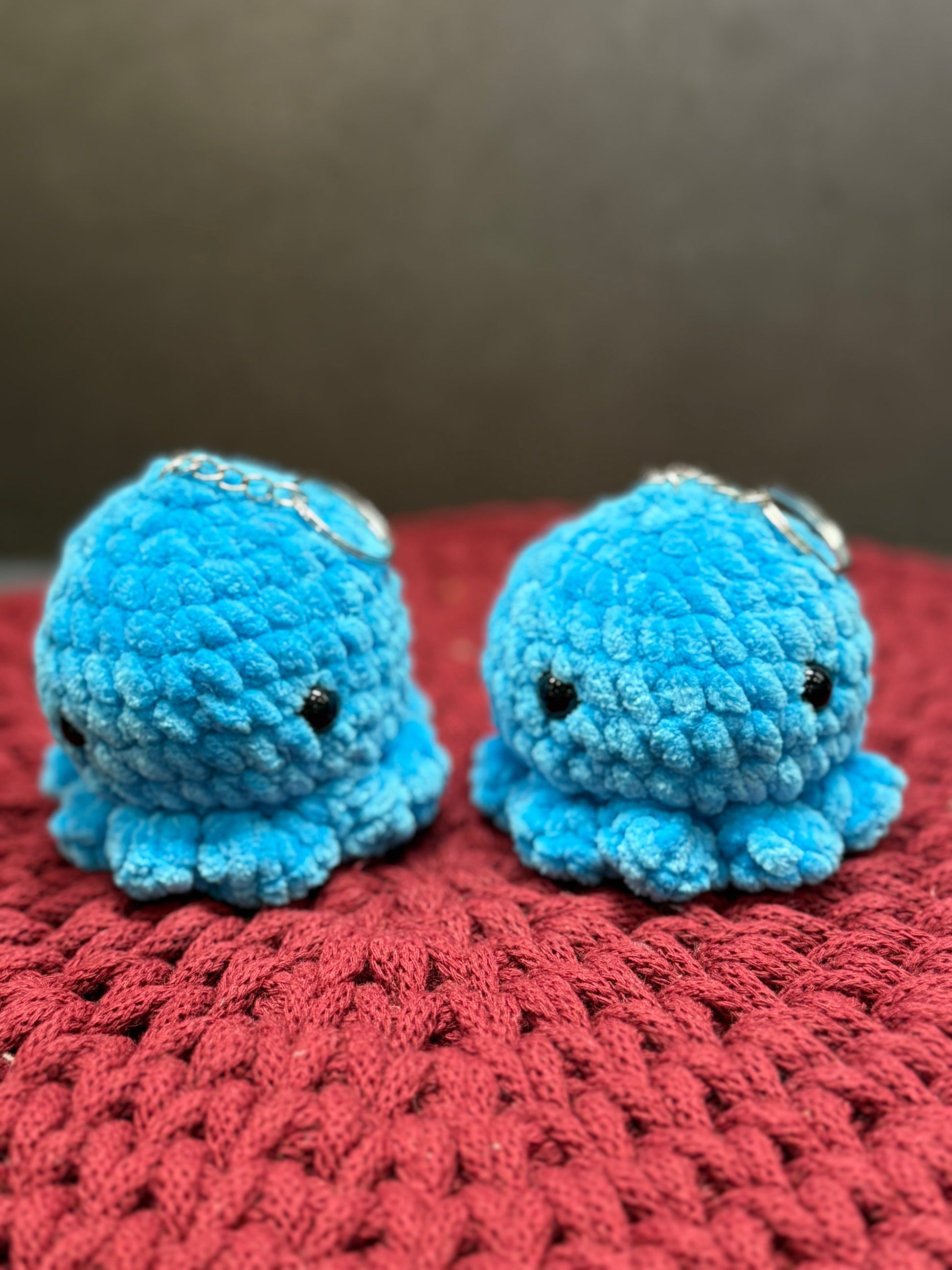 Amigurumi Oktopus Schlüsselanhänger – handgehäkelt, ca. 6,5 cm