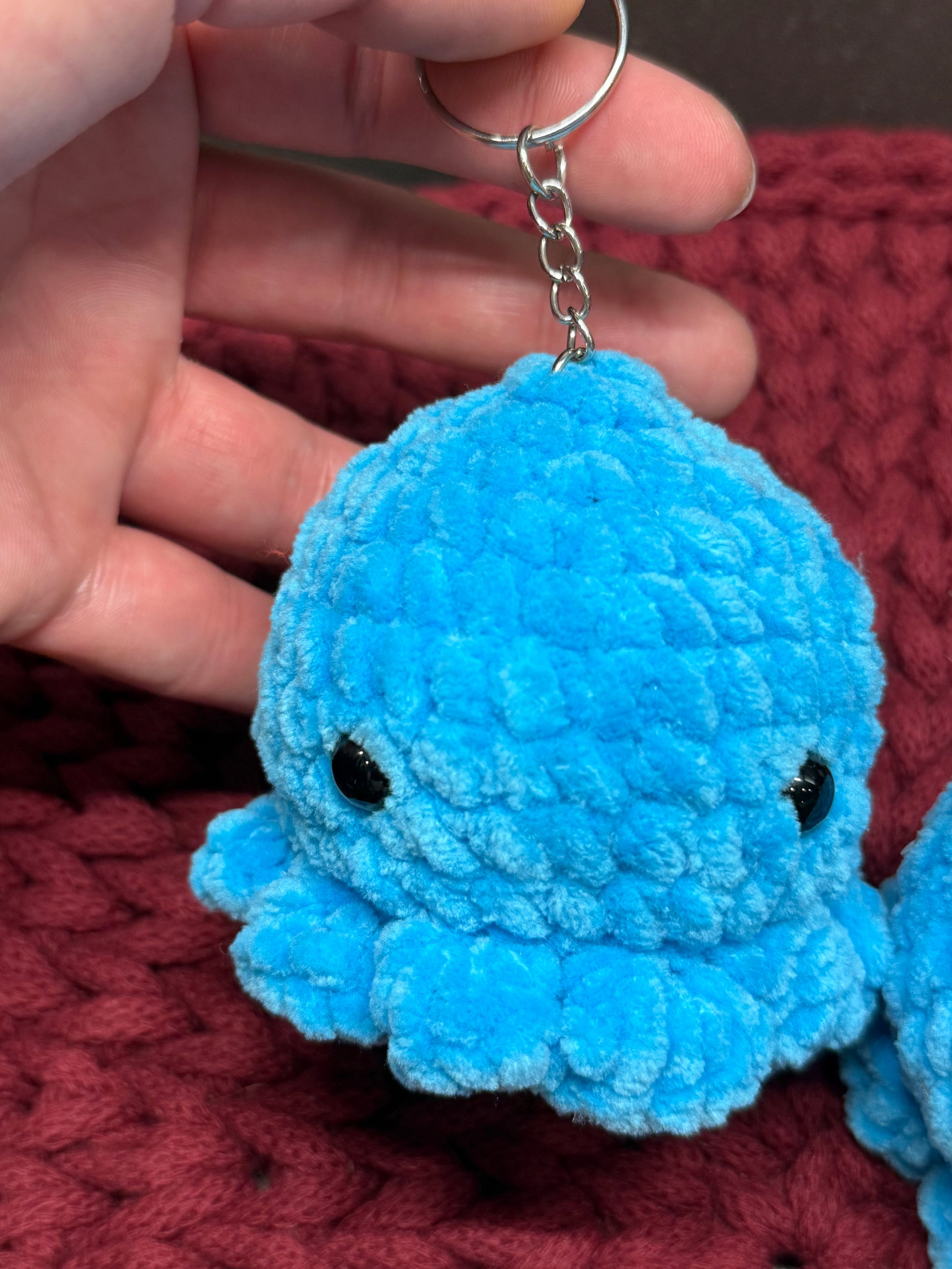 Amigurumi Oktopus Schlüsselanhänger – handgehäkelt, ca. 6,5 cm