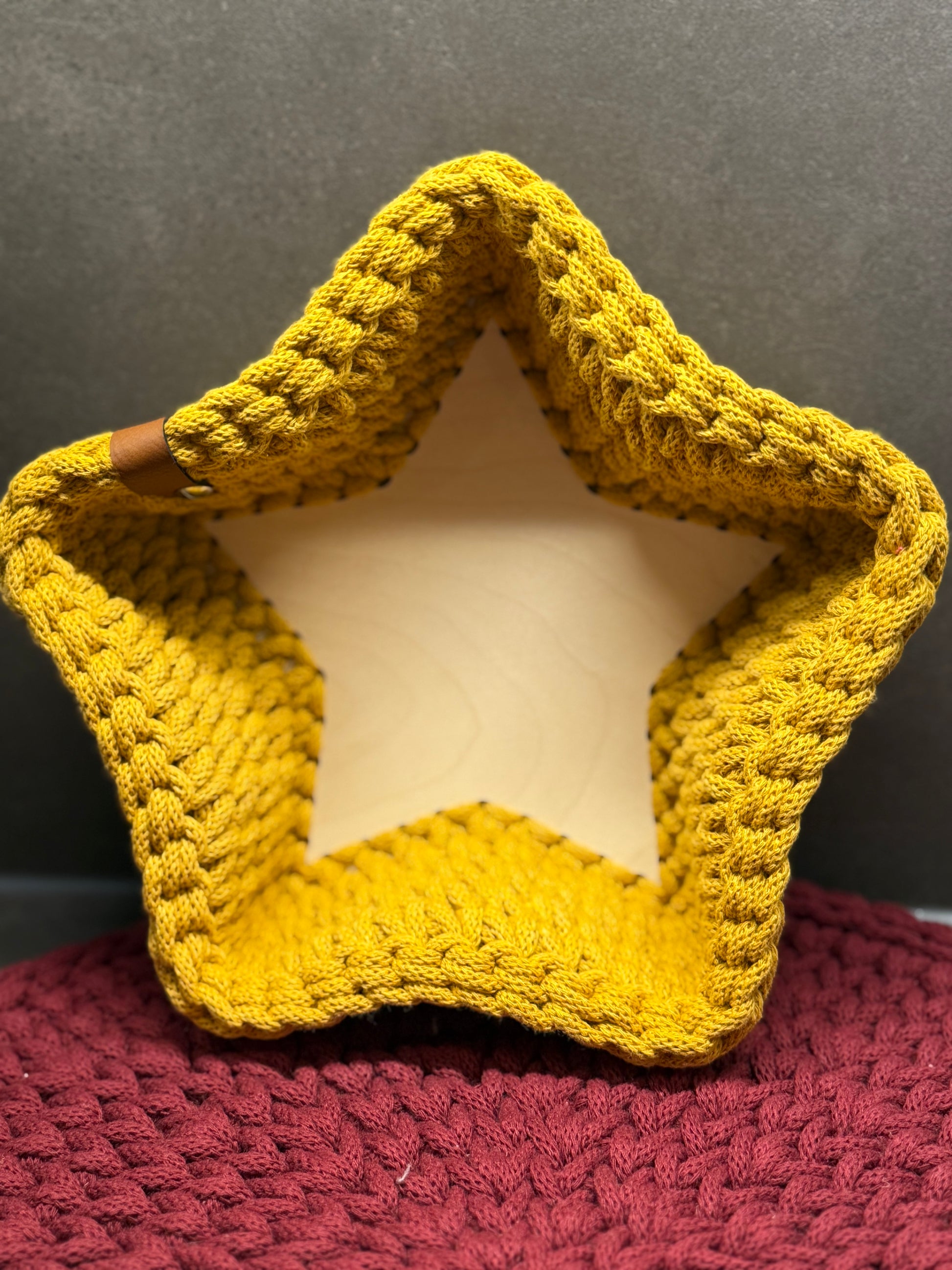 Handgehäkelter Stern-Korb mit Holzboden – aus 5 mm Bobbiny-Garn, verschiedene Farben &amp; Größen