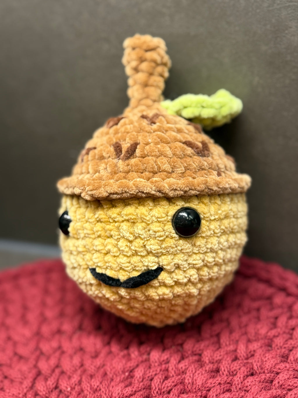 Amigurumi Eichel – handgehäkelt, ca. 16 cm