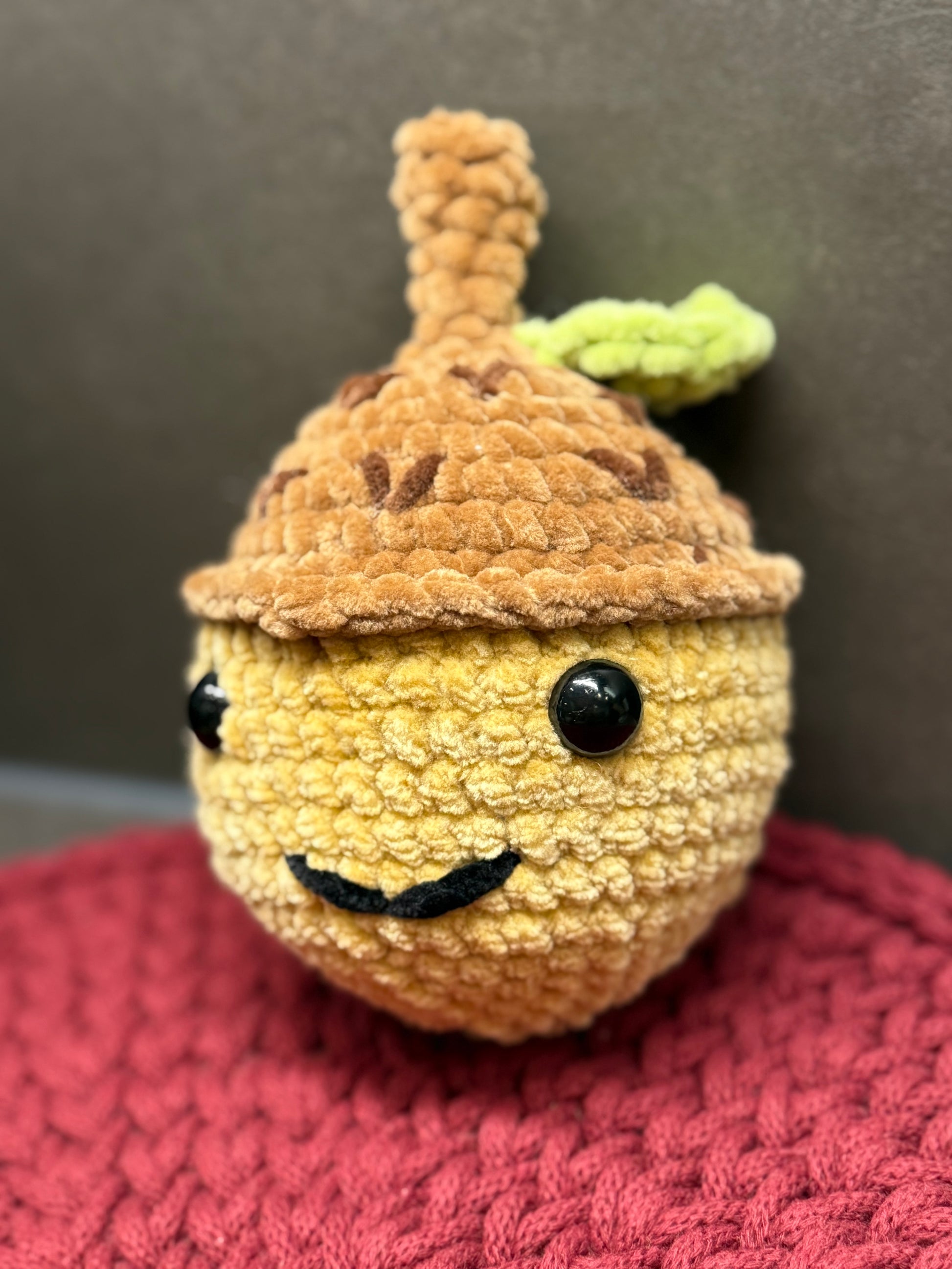 Amigurumi Eichel – handgehäkelt, ca. 16 cm