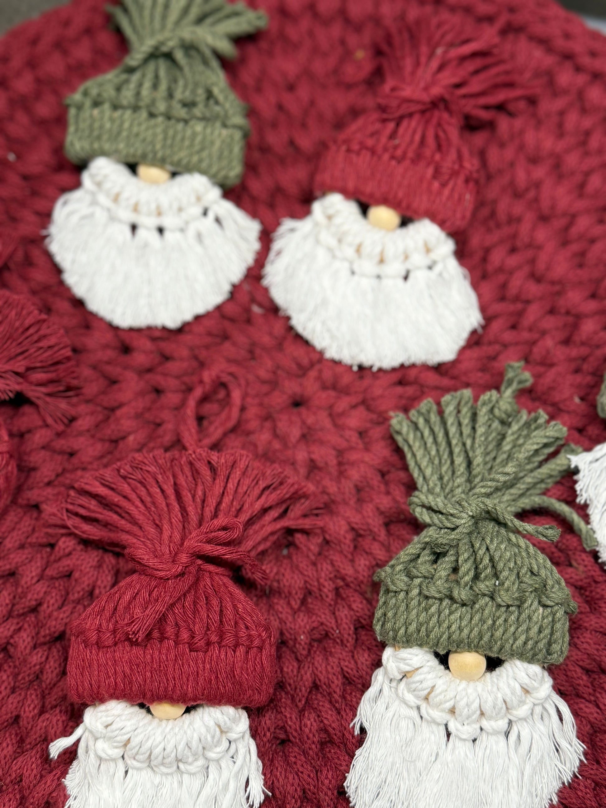 Makramee Wichtel – handgefertigt, ca. 14 cm, in verschiedenen Farben