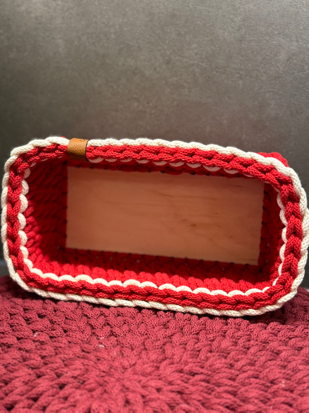 Rechteckiger Korb – handgehäkelt aus 5 mm Bobbiny-Garn, ca. 24 x 8 cm