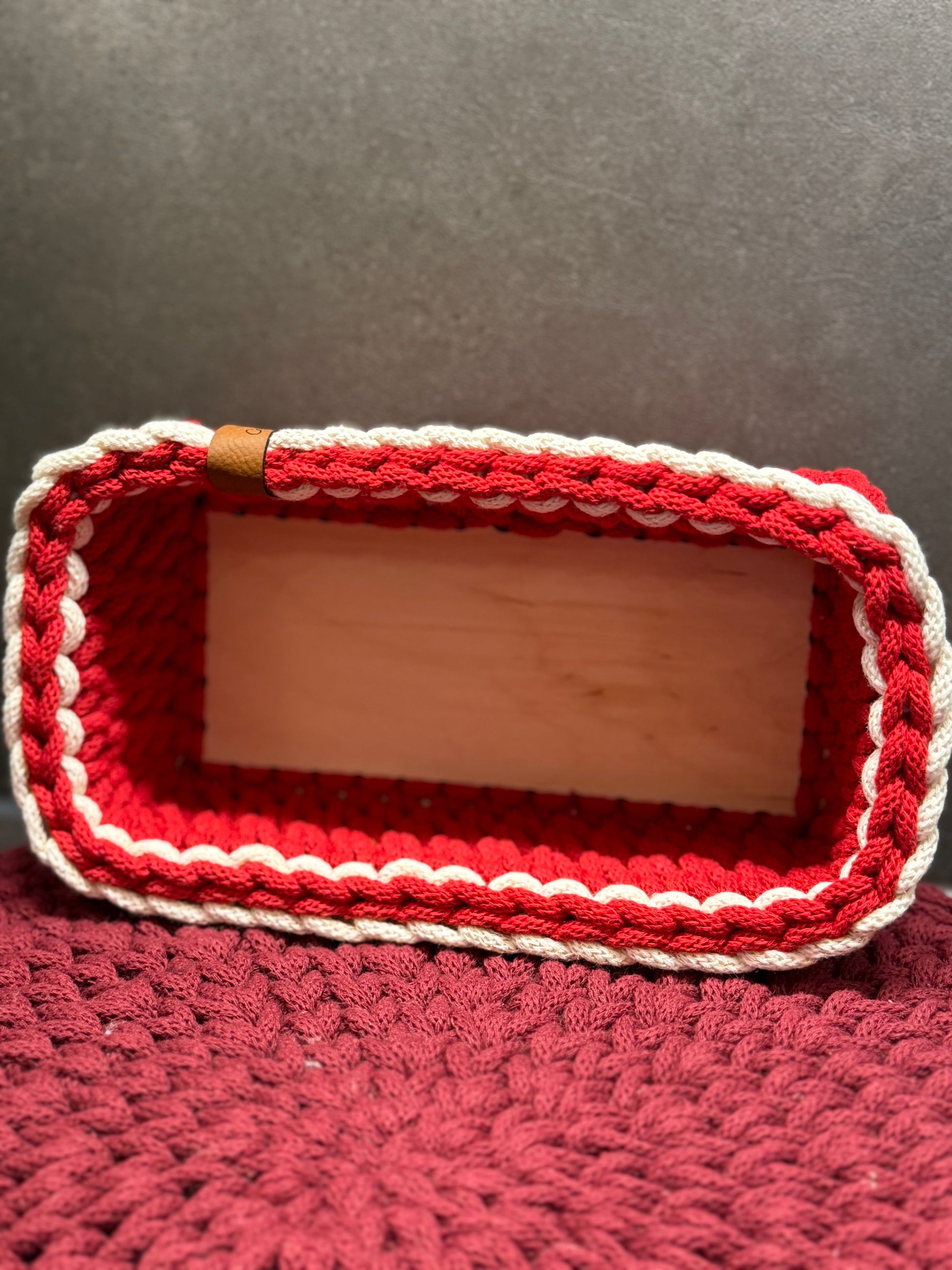 Rechteckiger Korb – handgehäkelt aus 5 mm Bobbiny-Garn, ca. 24 x 8 cm