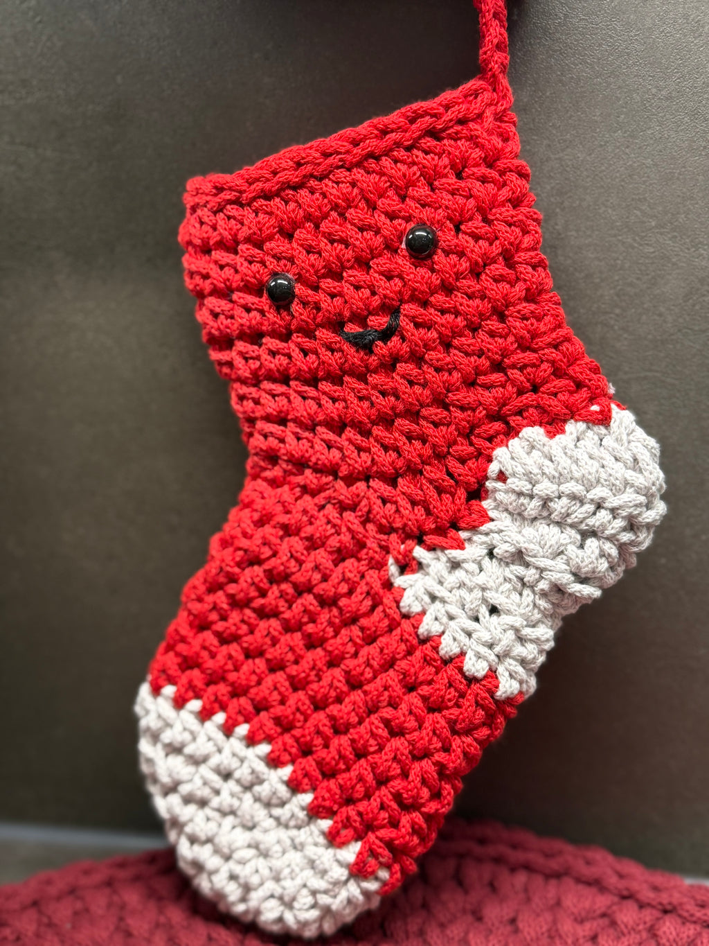 Gehäkelte Kawaii-Socke – handgemacht aus 3 mm Bobbiny-Garn, perfekt als moderne Nikolaussocke